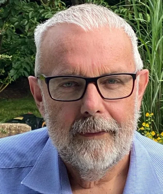 Portrait von Johannes Hoffmann, Schatzmeister bei YED BE YED