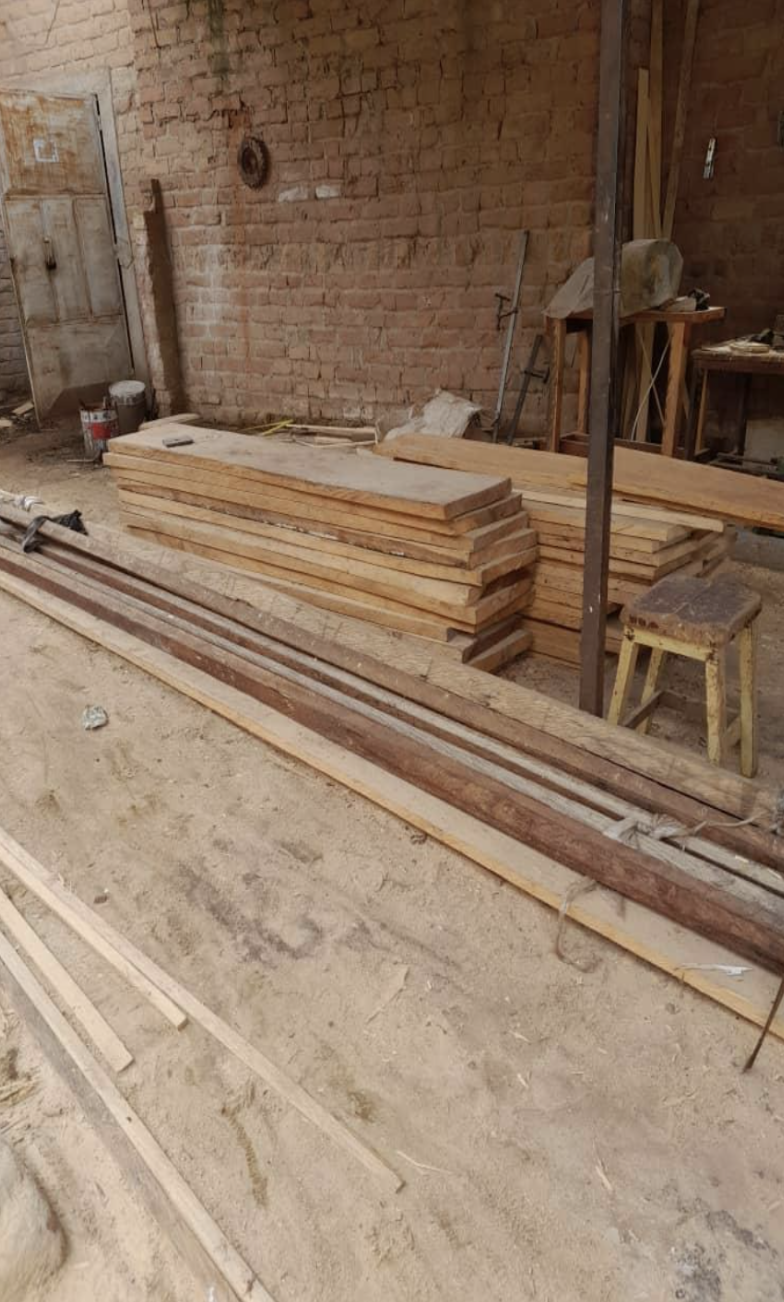 Schneiderei in Kélo – ortsansässige Schneider fertigen Schuluniformen nach Maß für alle Schüler der YED BE YED-Schule