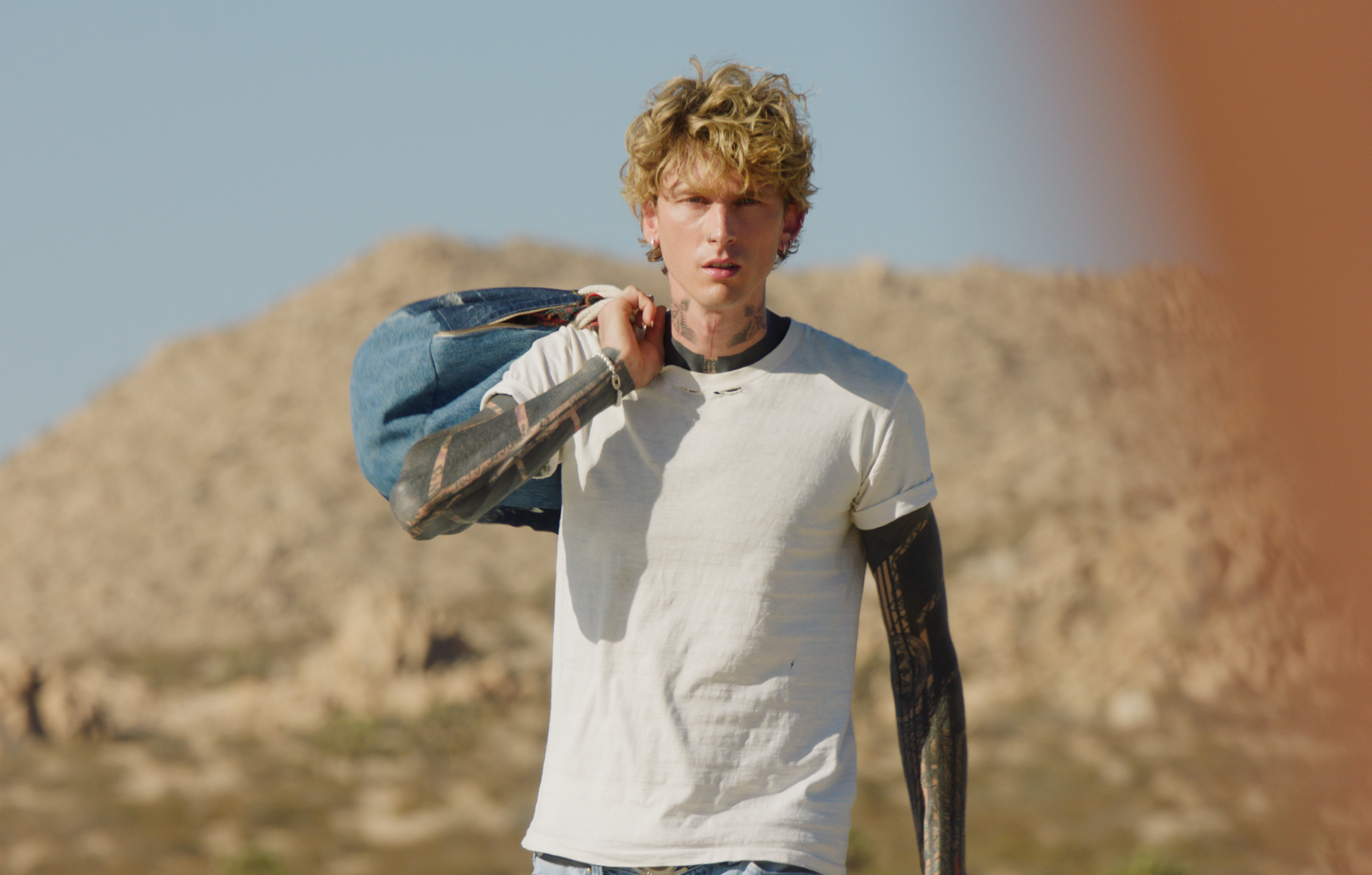 Dossier X Machine Gun Kelly - LOST AMERICANA