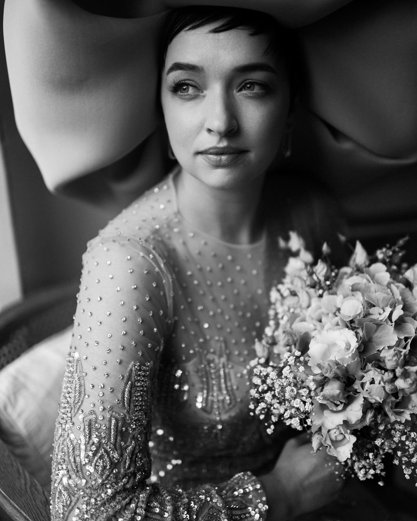 In the heart of Paris, beneath the Eiffel Tower's graceful gaze, Georgia and Alex embarked on a timeless journey as they exchanged vows at the exquisite @shangrilaparis.
.
.
#pariselopement #parisweddingphotographer #themuse #parisbride #pariselopeme