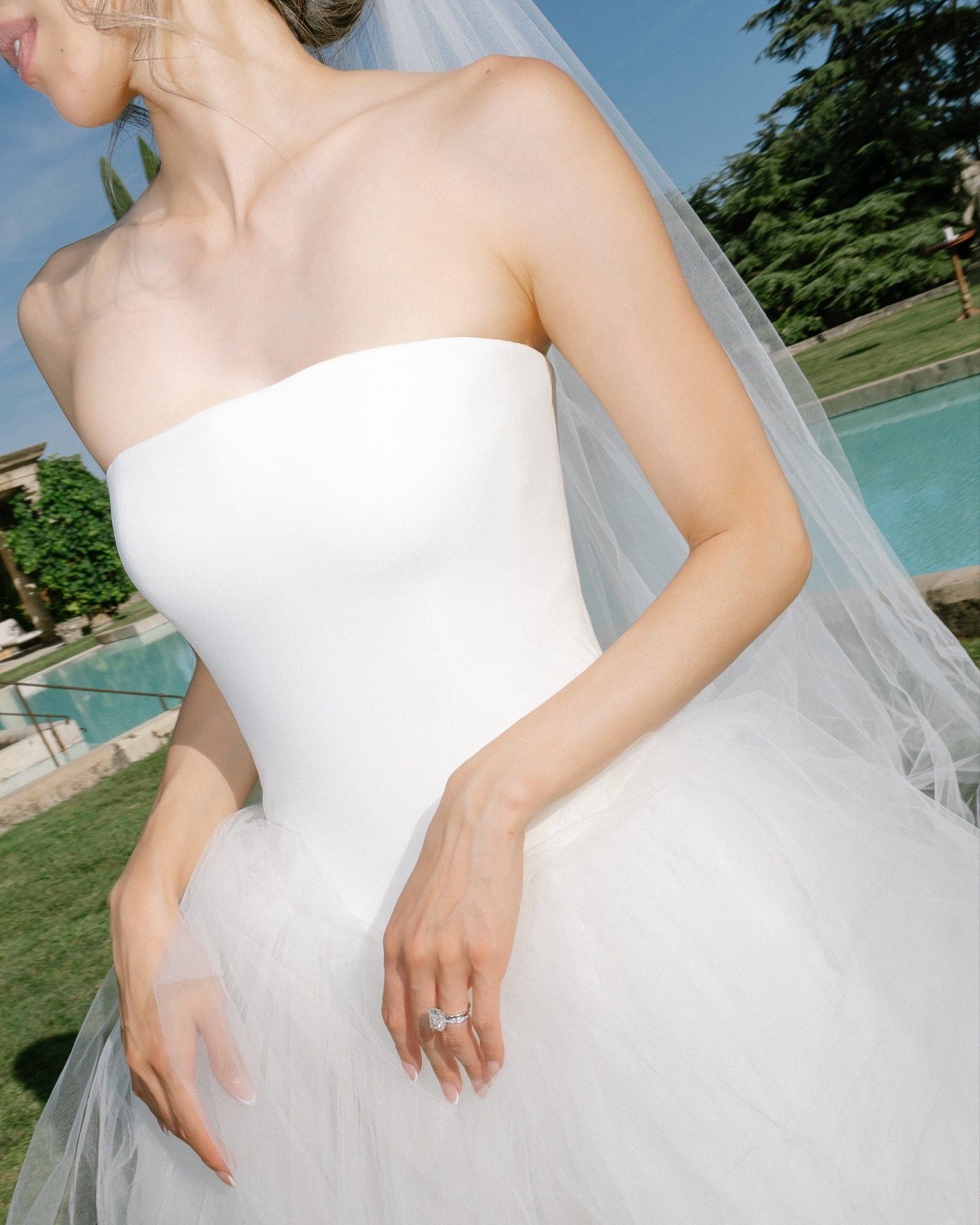 Grace &amp; Zach&rsquo;s perfect days at Ch&acirc;teau de Sannes felt like stepping into a dream, no words could truly describe the beauty we lived there....
Even the smallest details take your breath away ☁️🤍

Planner: @frenchstyleweddings
Venue: @