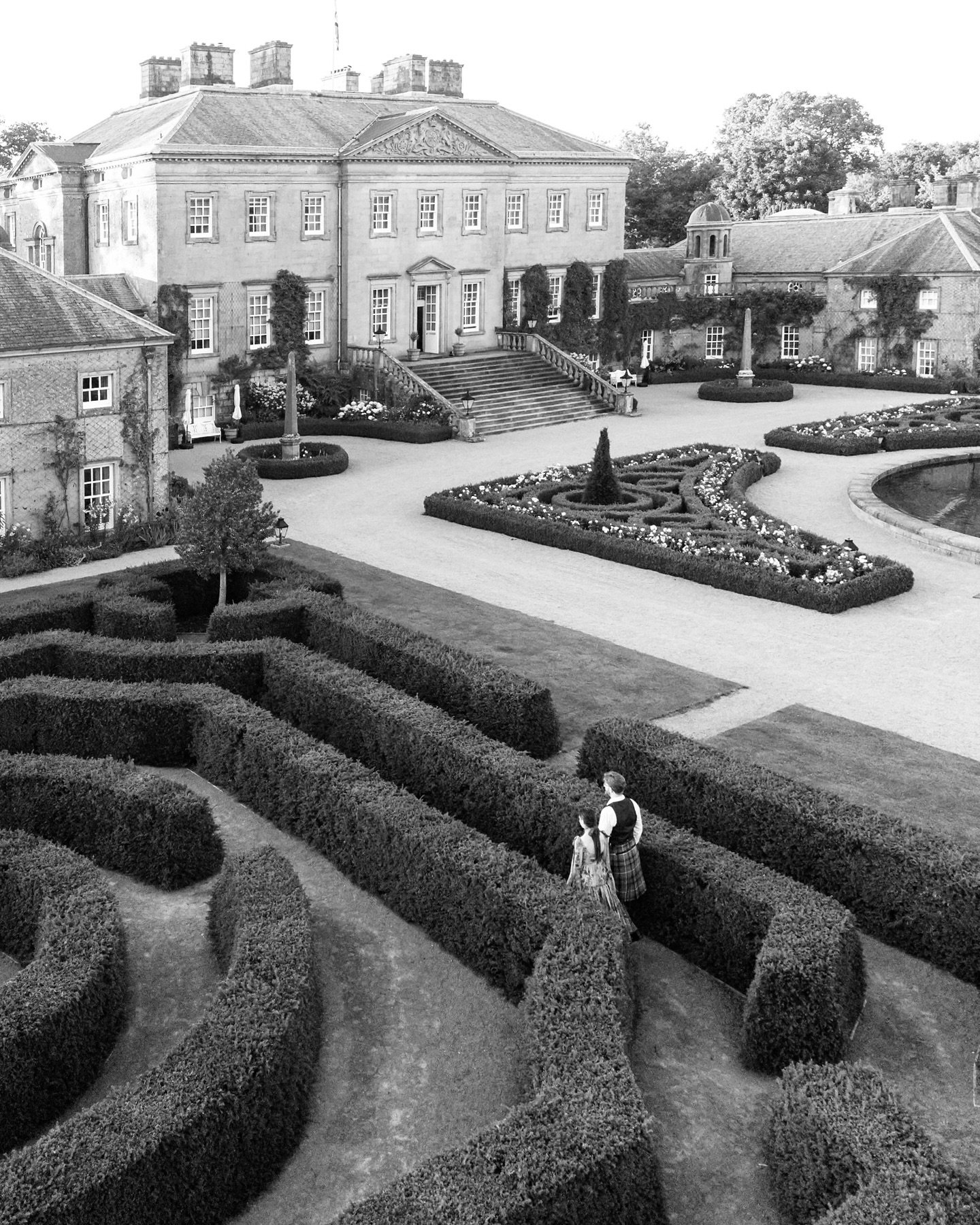 Love in the king's house. #scottishwedding #ukweddingphotographer 
@dumfrieshouse 
#vogueweddings #royalwedding #weddingphotography #destinationweddingphotography #dumfrieshouse #thewed #wedvibes #thelane