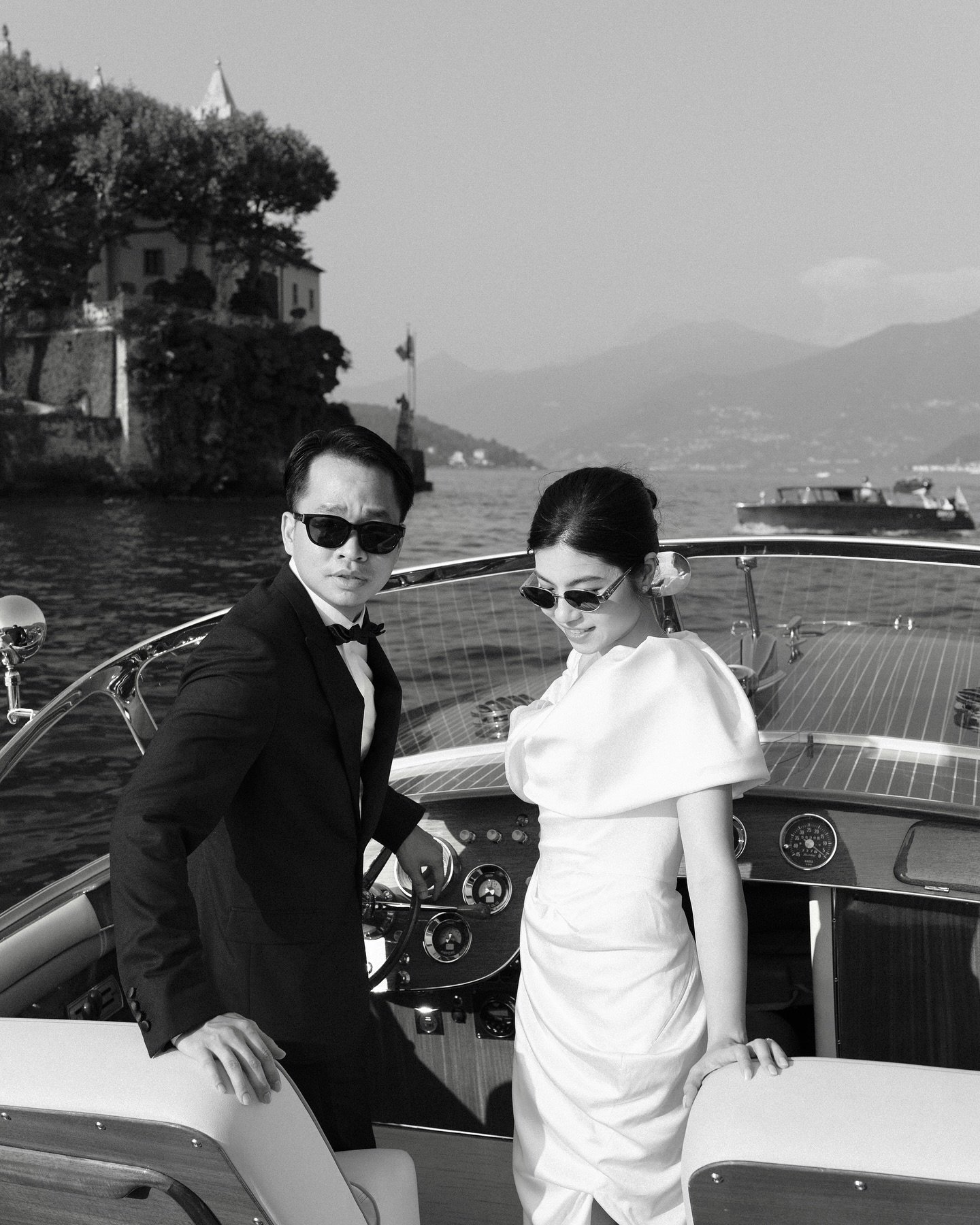 Lake Como dolce vita 🥂🤪. Should we call this &quot; The dream&quot;...? Congratulations to these two lovebirds with their beautiful weddings last week in Vietnam! @tramle2805 Thank you for having a wonderful shoot with me in Lake Como guys! 
Wp : @