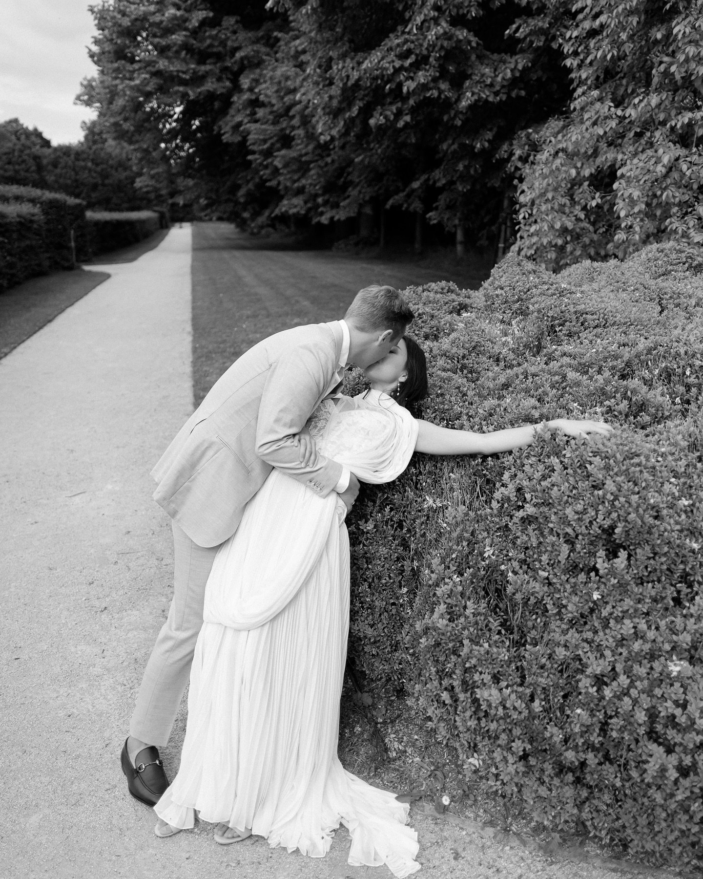 Romance was in the air @domainedeprimard 
#engagementinfrance #parisphotographer #franceweddingphotographer #chateauwedding #parisweddingvenue #frenchstylewedding #provenceweddingphotographer #provenceprewedding #southoffrancewedding #southoffrancewe