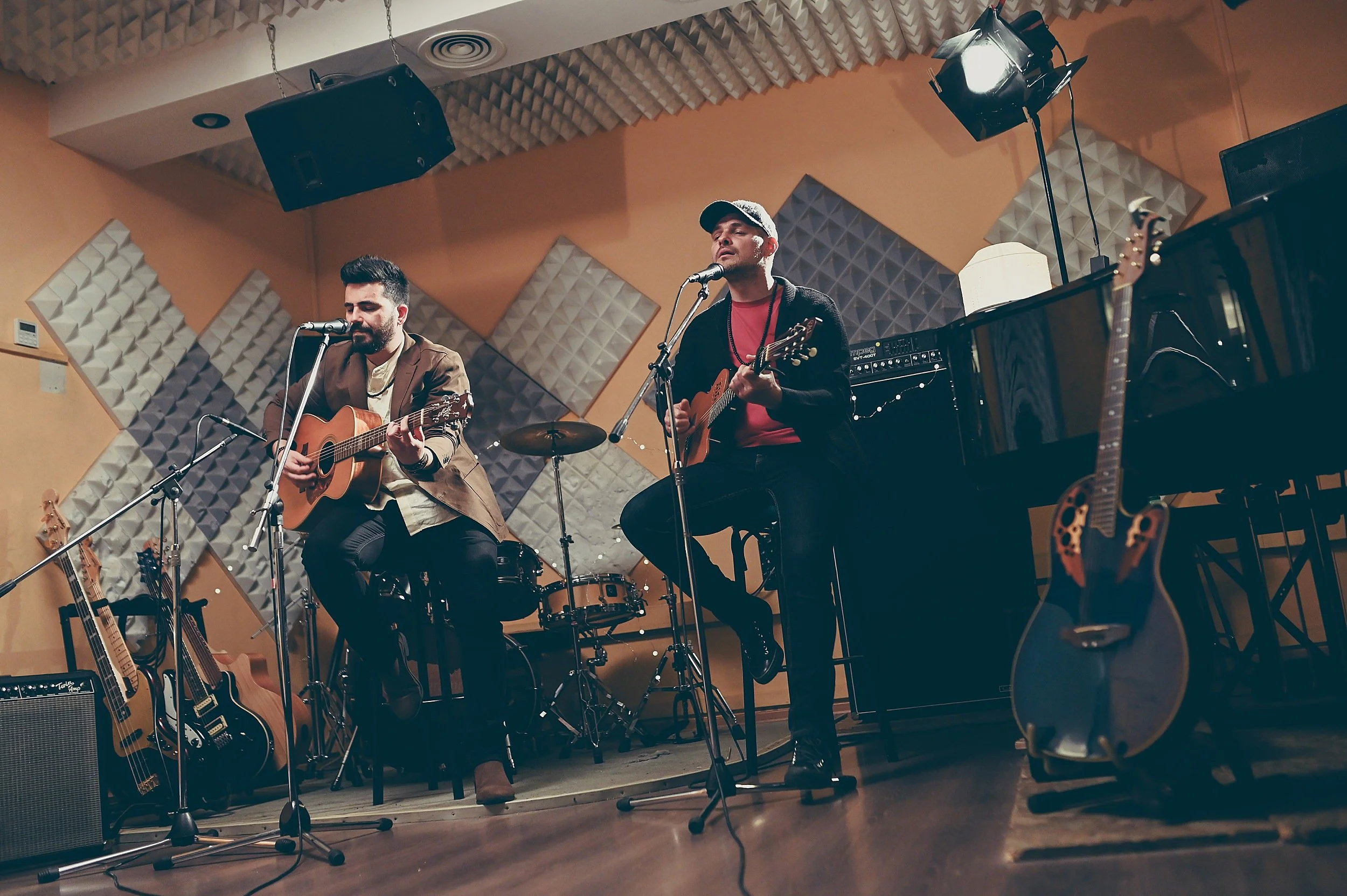 Akira Manera professional acoustic band for luxury destination wedding Italy