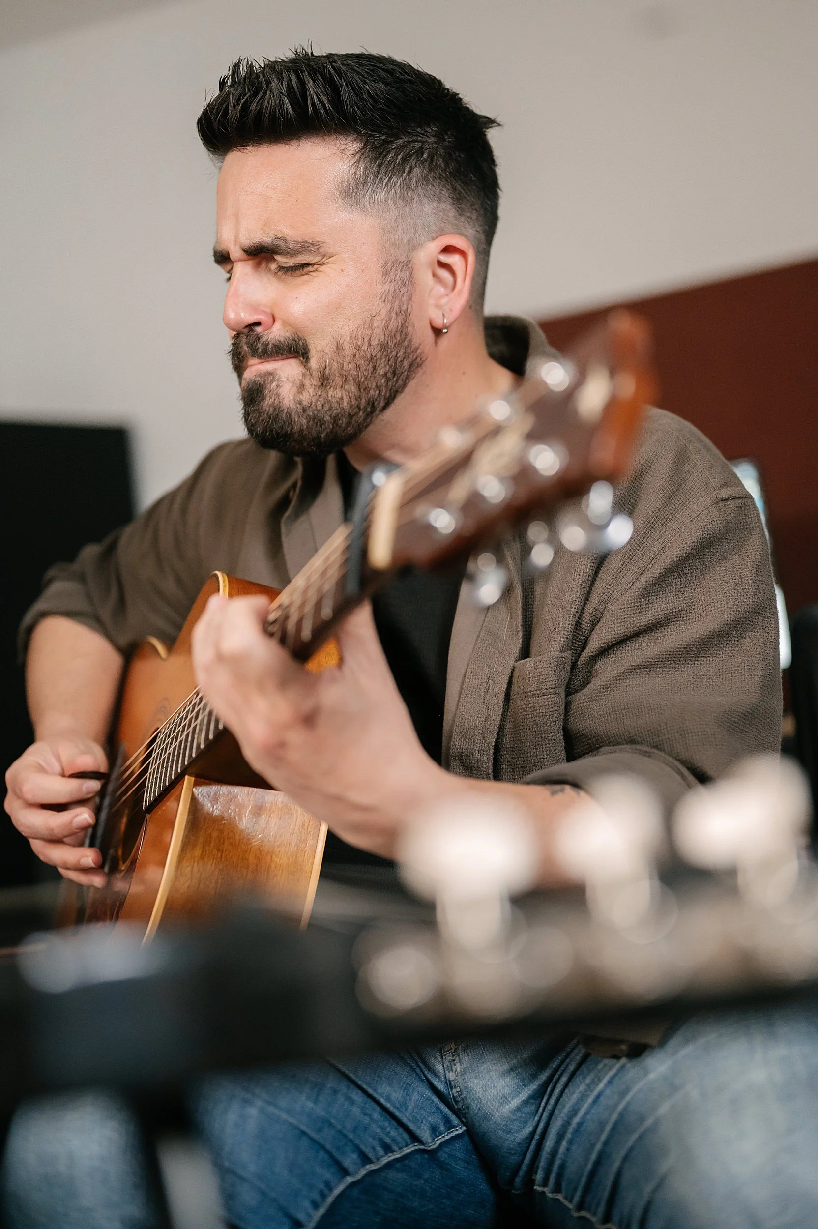 Davide Lomagno acoustic guitar virtuoso Akira Manera portrait by Letizia Maccarini