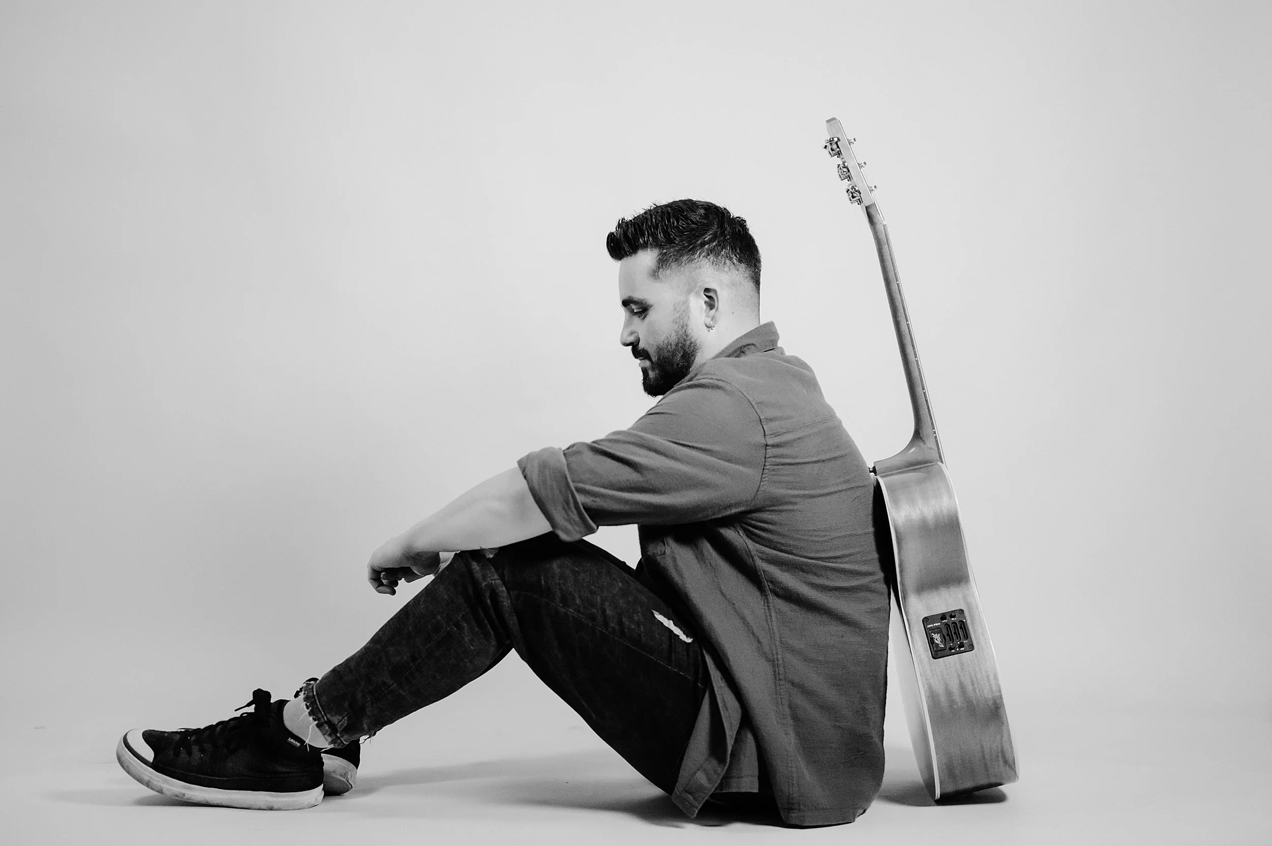 Davide Lomagno acoustic guitar virtuoso Akira Manera portrait by Letizia Maccarini