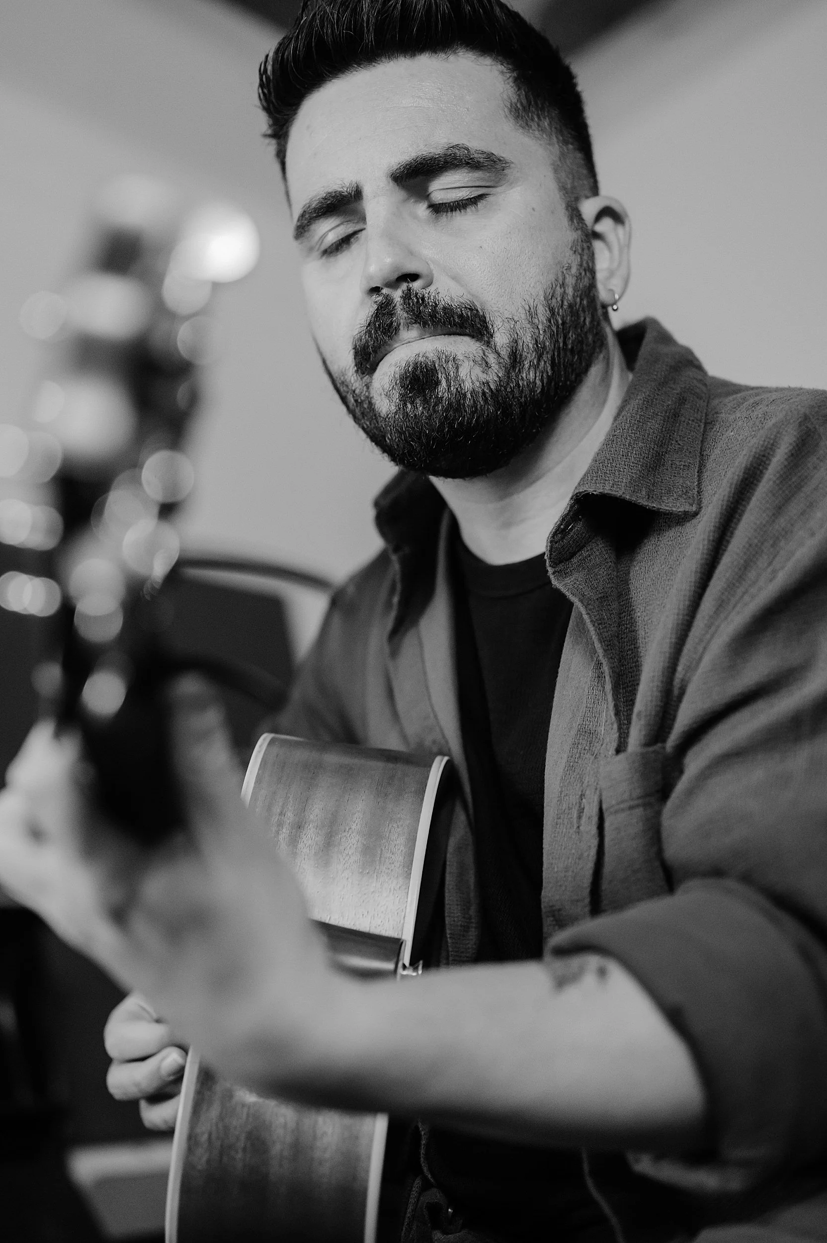 Davide Lomagno acoustic guitar virtuoso Akira Manera portrait by Letizia Maccarini