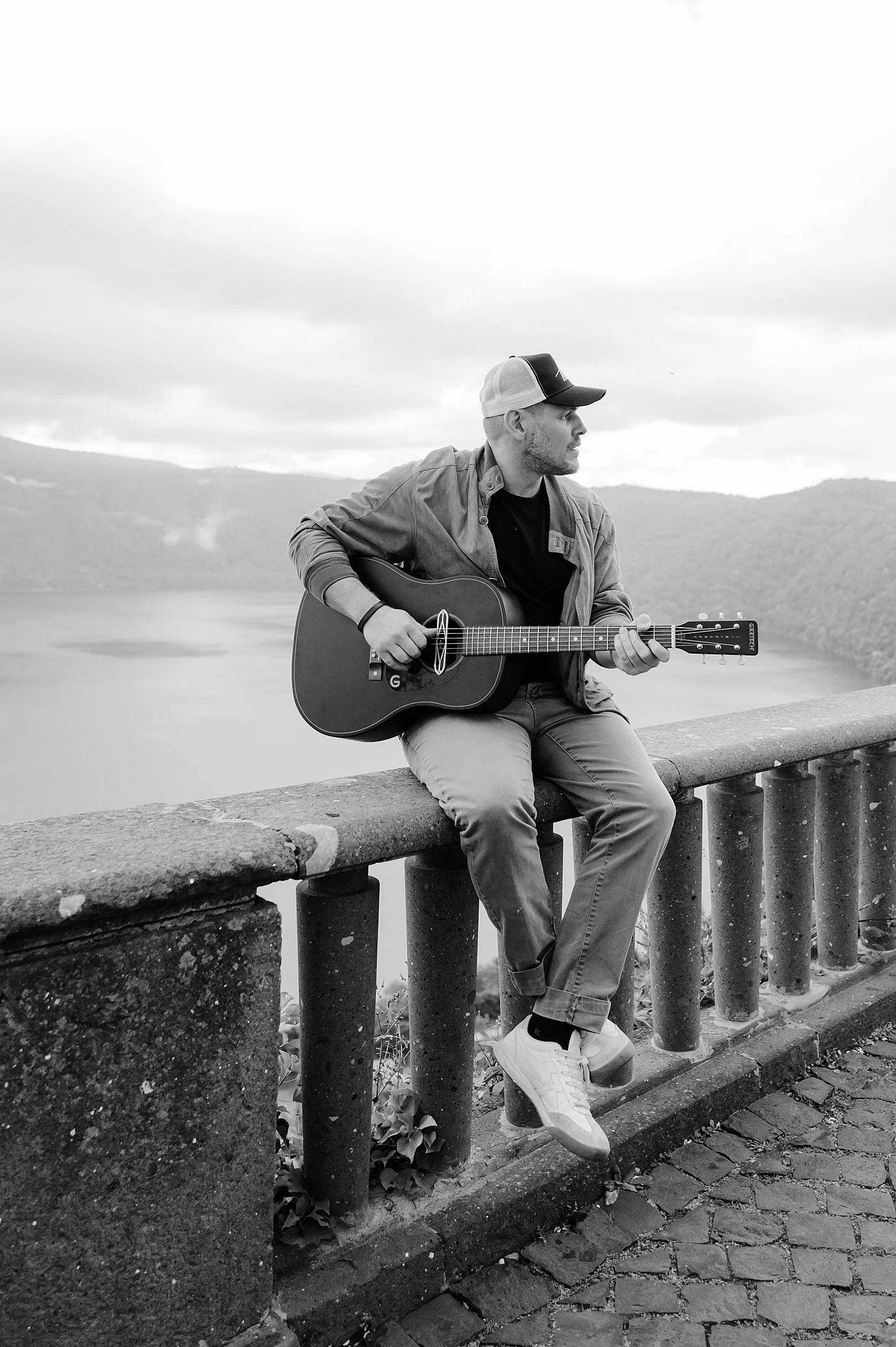 Luca Morisco lead vocalist of Akira Manera acoustic band portrait by Letizia Maccarini