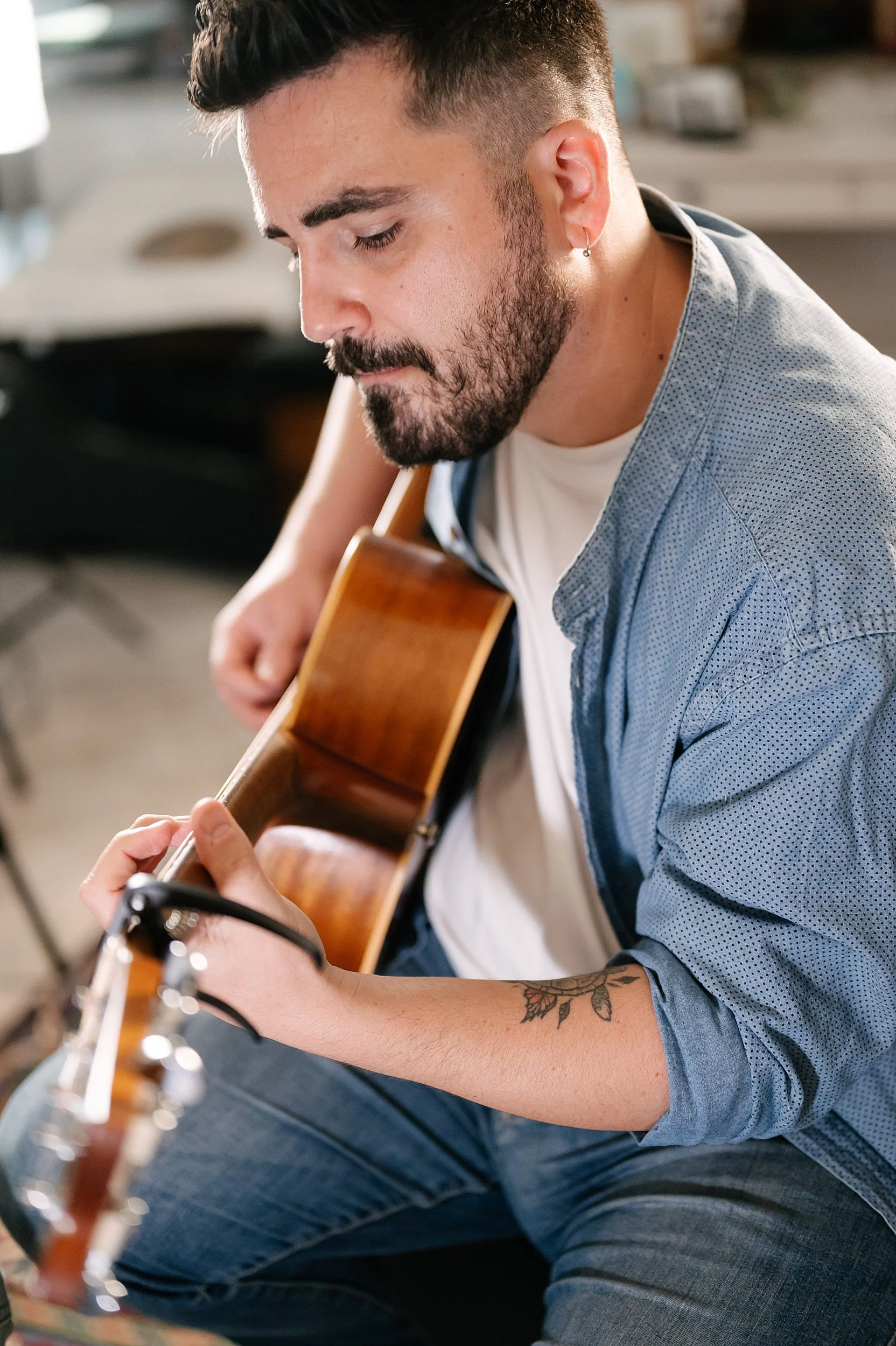 Davide Lomagno acoustic guitar virtuoso Akira Manera portrait by Letizia Maccarini