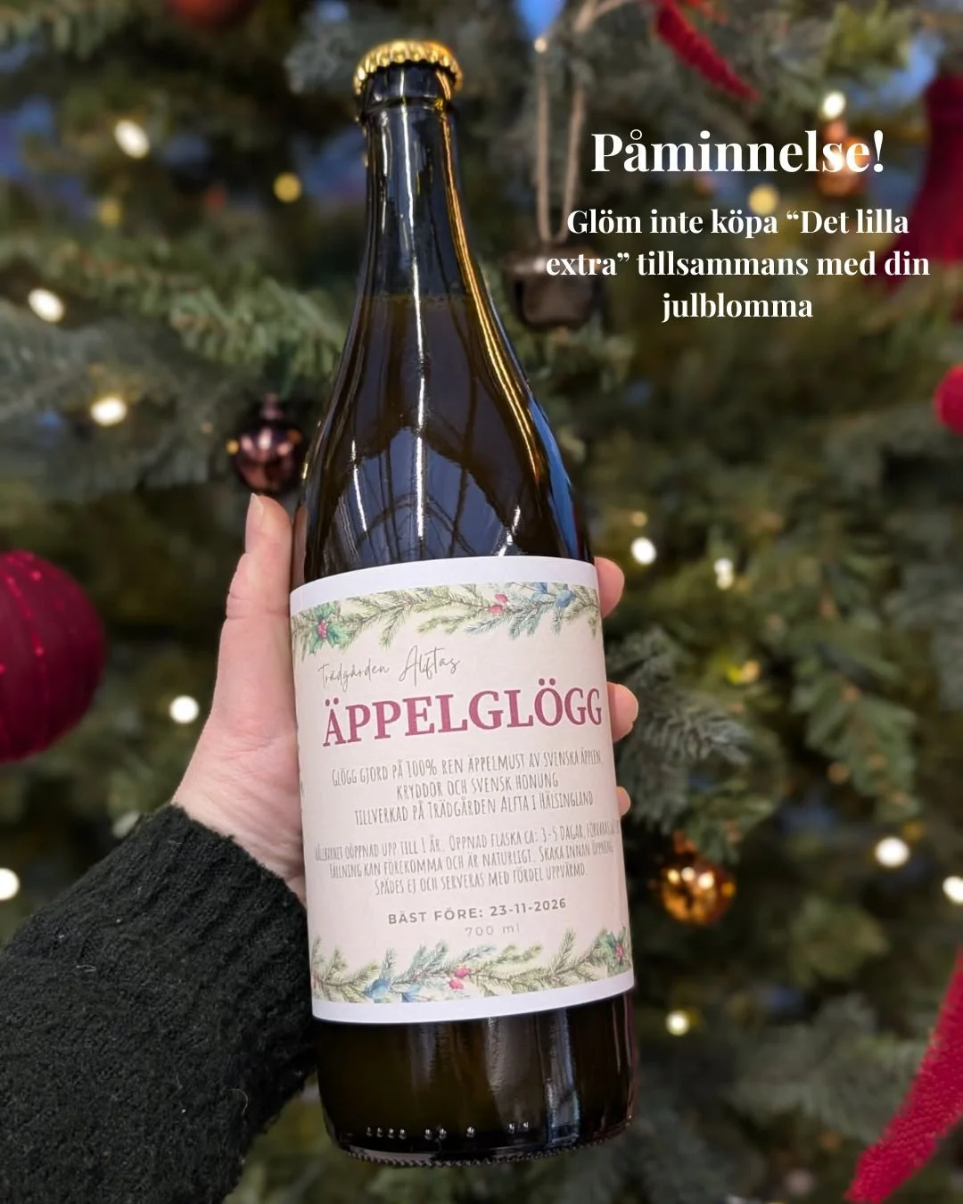 God morgon och v&auml;lkommen tredje advent. 
Idag g&ouml;r vi klart v&aring;r sista omg&aring;ng med egen &auml;ppelgl&ouml;gg. Har du smakat den &auml;nnu?
Vi forts&auml;tter att fylla upp butiken med mycket fint inf&ouml;r julen.

V&auml;lkommen!