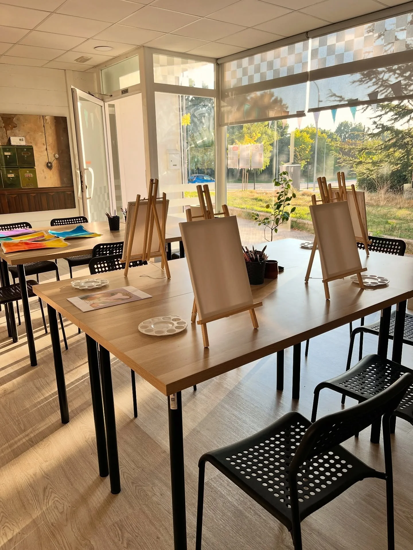 El pasado viernes celebramos nuestro primer ARTE Y VINO 🍷 en el estudio de VITORIA. &iexcl;Un gustazo! Risas, vino, pintura, picoteo y gente nueva, &iexcl;maravilloso! 

Por supuesto, despu&eacute;s de unos cuantos a&ntilde;os y muchas ediciones en 