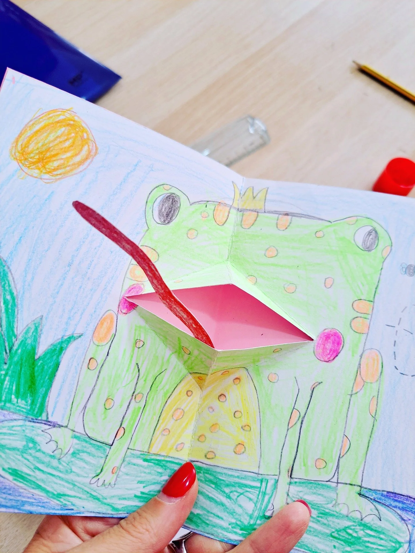 En el estudio tambi&eacute;n tenemos tiempo para crear arte divertido y jugar con las formas y el movimiento, como muestra estos pop-ups animales, ingenier&iacute;a en papel.