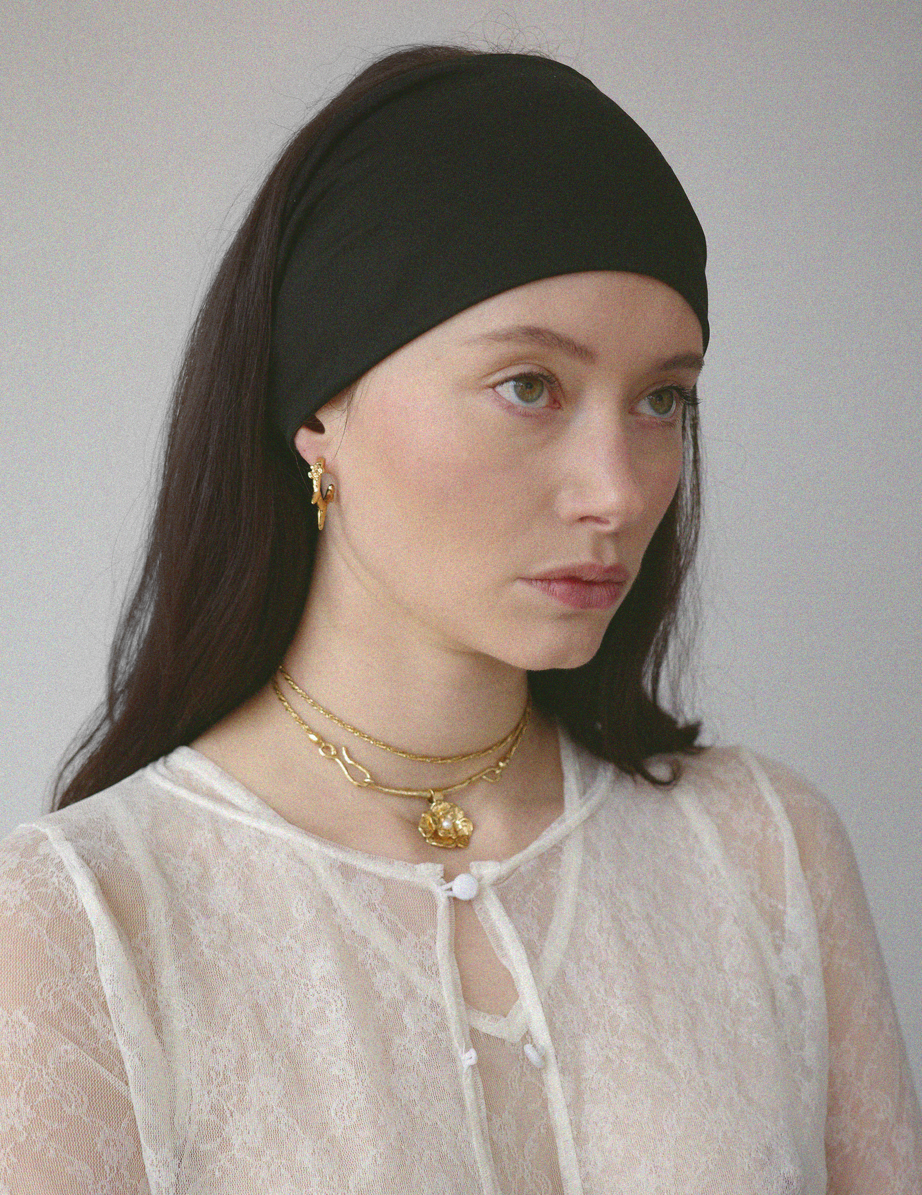 MADDIE NECKLACE GOLD 2.png