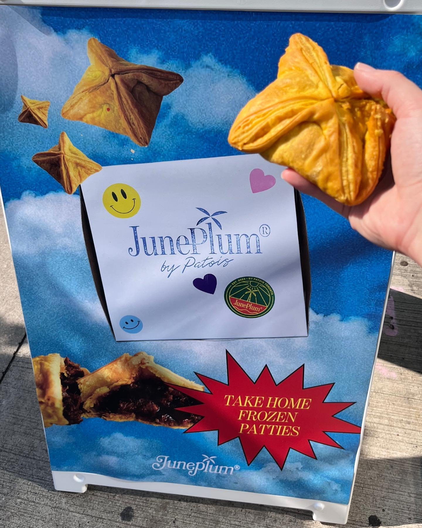 JUNEPLUM PATTY ON THE GO ⭐️

Fuel up for a Dundas West Stroll! We got hot Jamaican Patties fresh out the oven ❤️

#juneplumto #juneplum #patty #stroll #jamaicanpatty