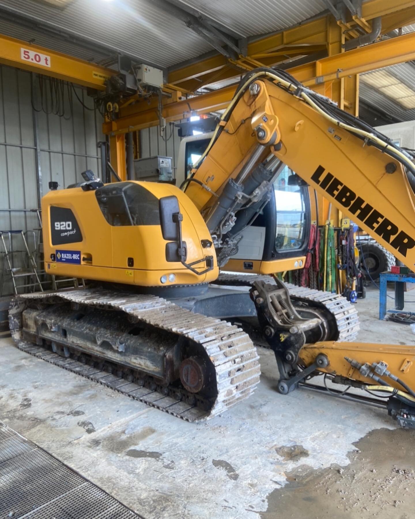 Liebherr 920 compact Changement du bras de flèche #liebherr920compact #extractions