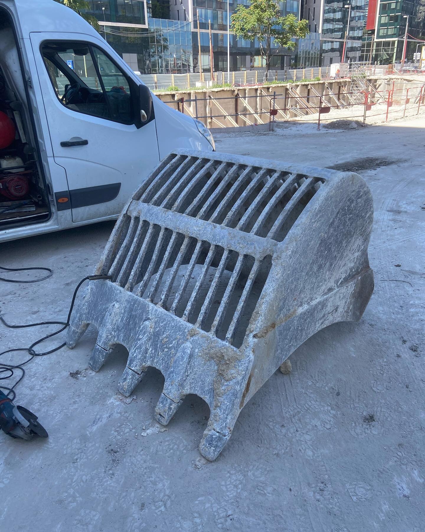 Réparation de godet sur chantier #travauxpublics #chaudronnerie