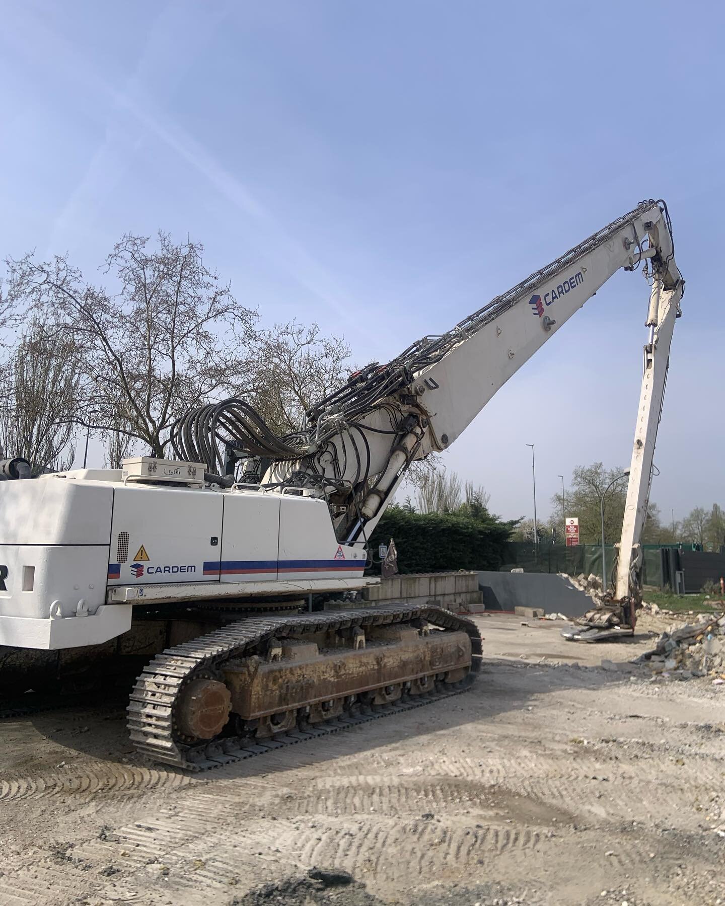 Liebherr 954 , changement du démarreur sur cette pelle de Demolition #liebherrconstruction