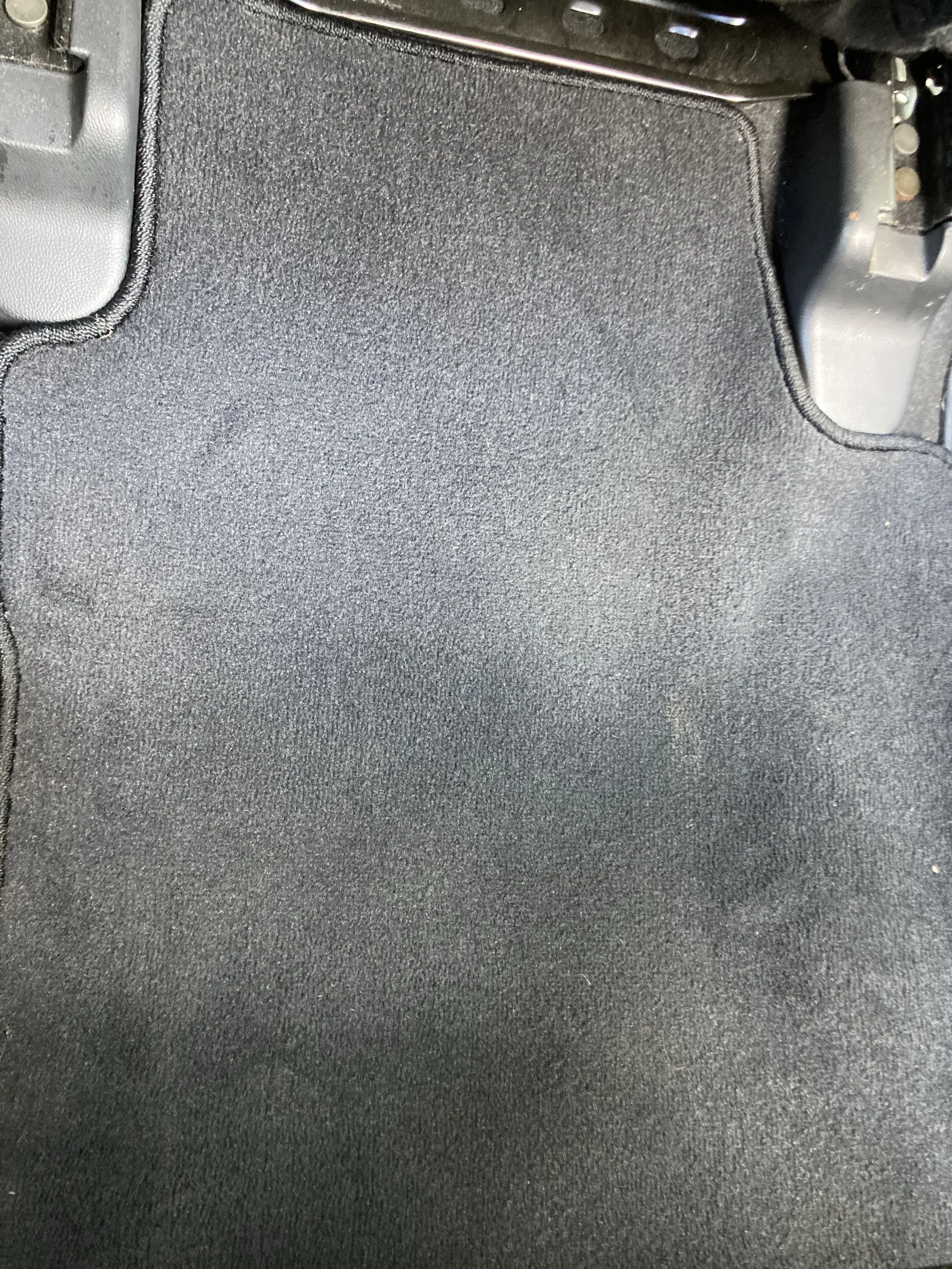 Anti-dirty car pet mat