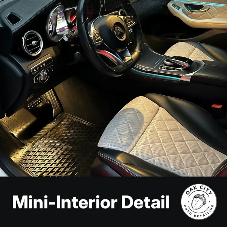 Mini-Interior Detail: Mercedes interior with quilted leather seats after detailing