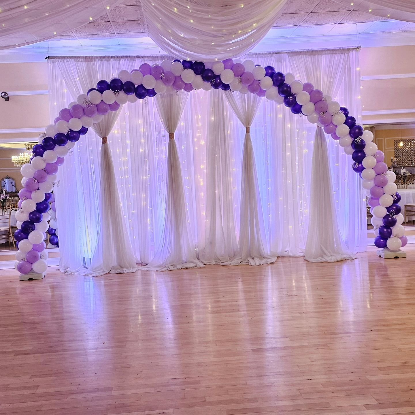 A classic arch is always a statement 

ABOUT US! 

𝙌𝙪𝙚𝙚𝙣𝙨 𝘿𝙚𝙘𝙤𝙧 is your party One . Stop . Shop! Located in Bristol pa. 

 Submit a quote via our website. Link in Boi, or call 215.550.1481 
 
Join our vendor membership and save 20% on ever