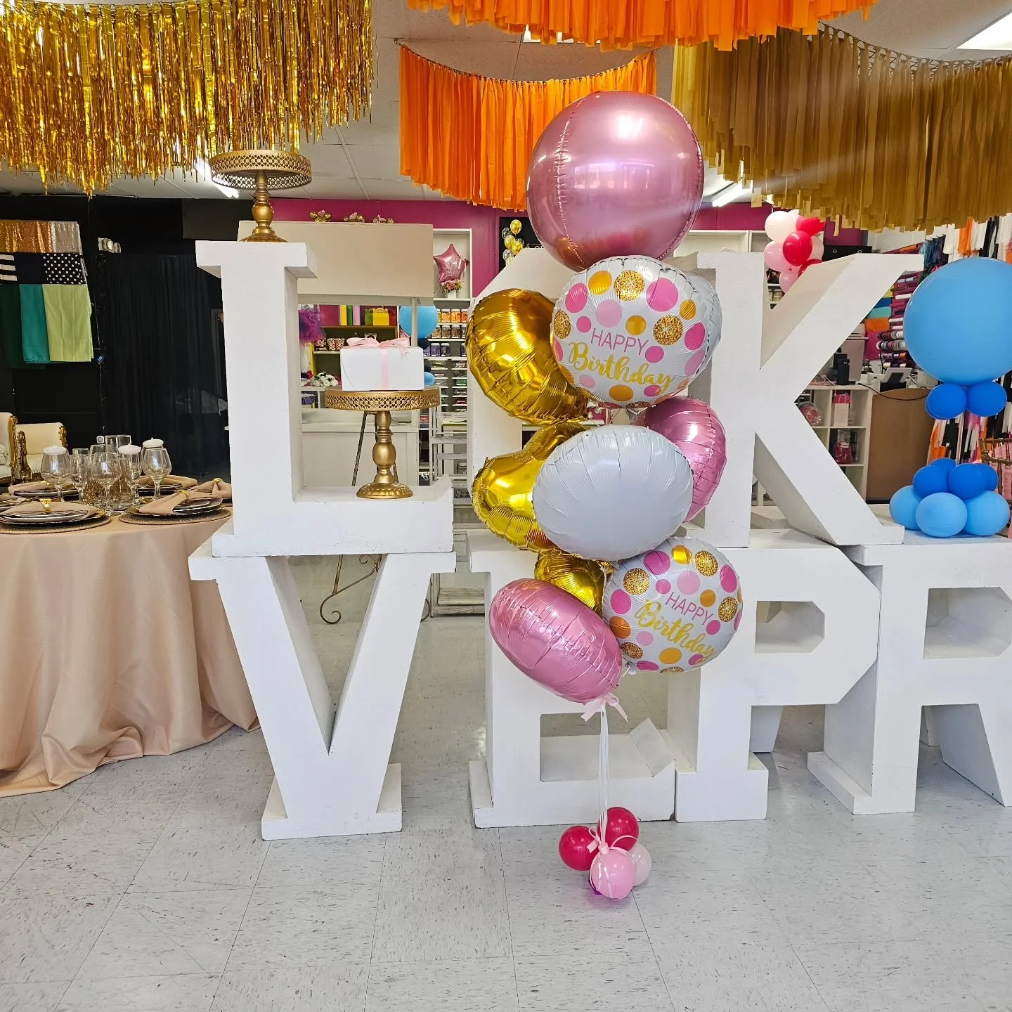 Which one is your favorite
All foil balloons of foil and latex mixed