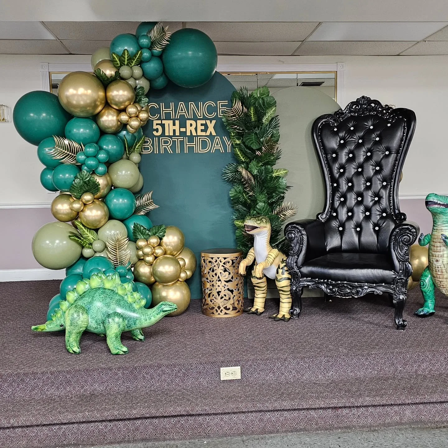 Dinosaurs themed party. Prefect for our dinosaurs lovers. Colors can be customized to any dinosaurs colors. 

Dinosaurs inflatables Available for rent as well. 

Prefect for...
Birthday party
Baby shower 
And fun engagement party. 

Company Contact 
