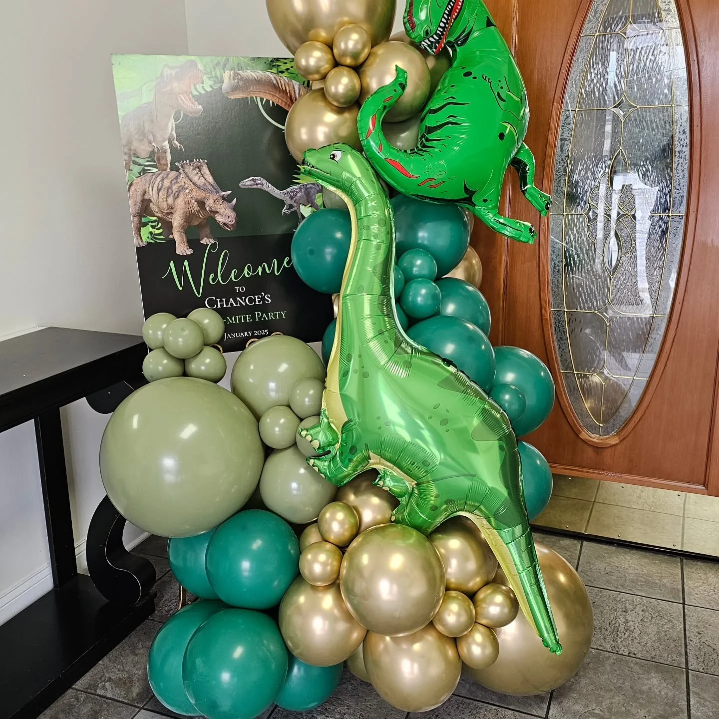 Want to make a statement when your guests are arriving? A Welcome sign is the Prefect touch.
Have a signage and need balloons added. We got you too. 

Product 
Fully customizable to any themed 
Any colors 
Foil add ons 

Company Contact 
QUEENS DECOR