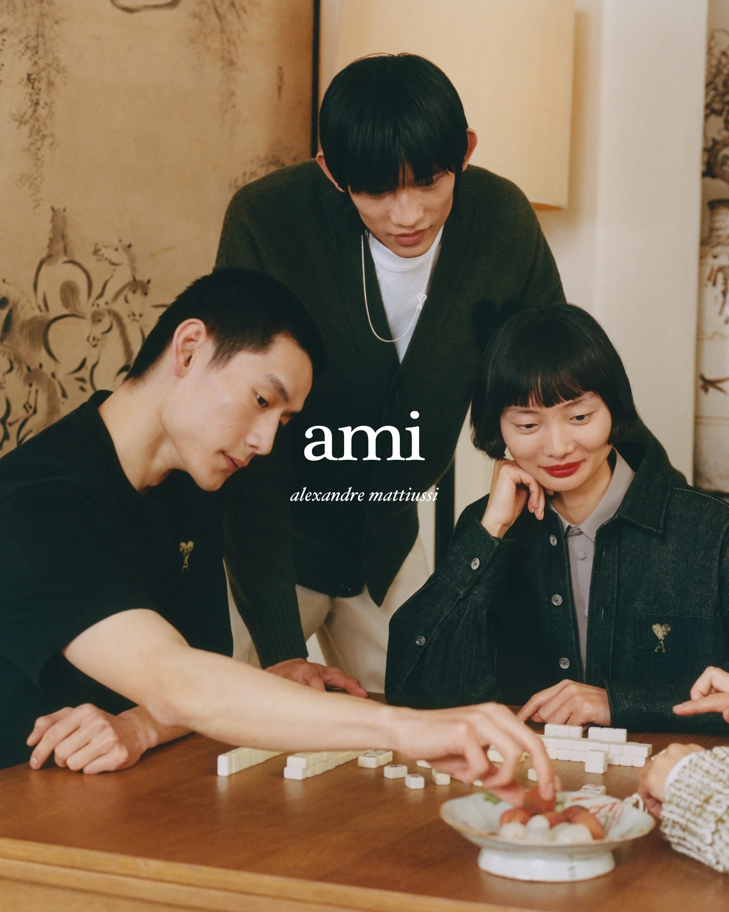AMI_PARIS_02_4X5_LOGO.jpg