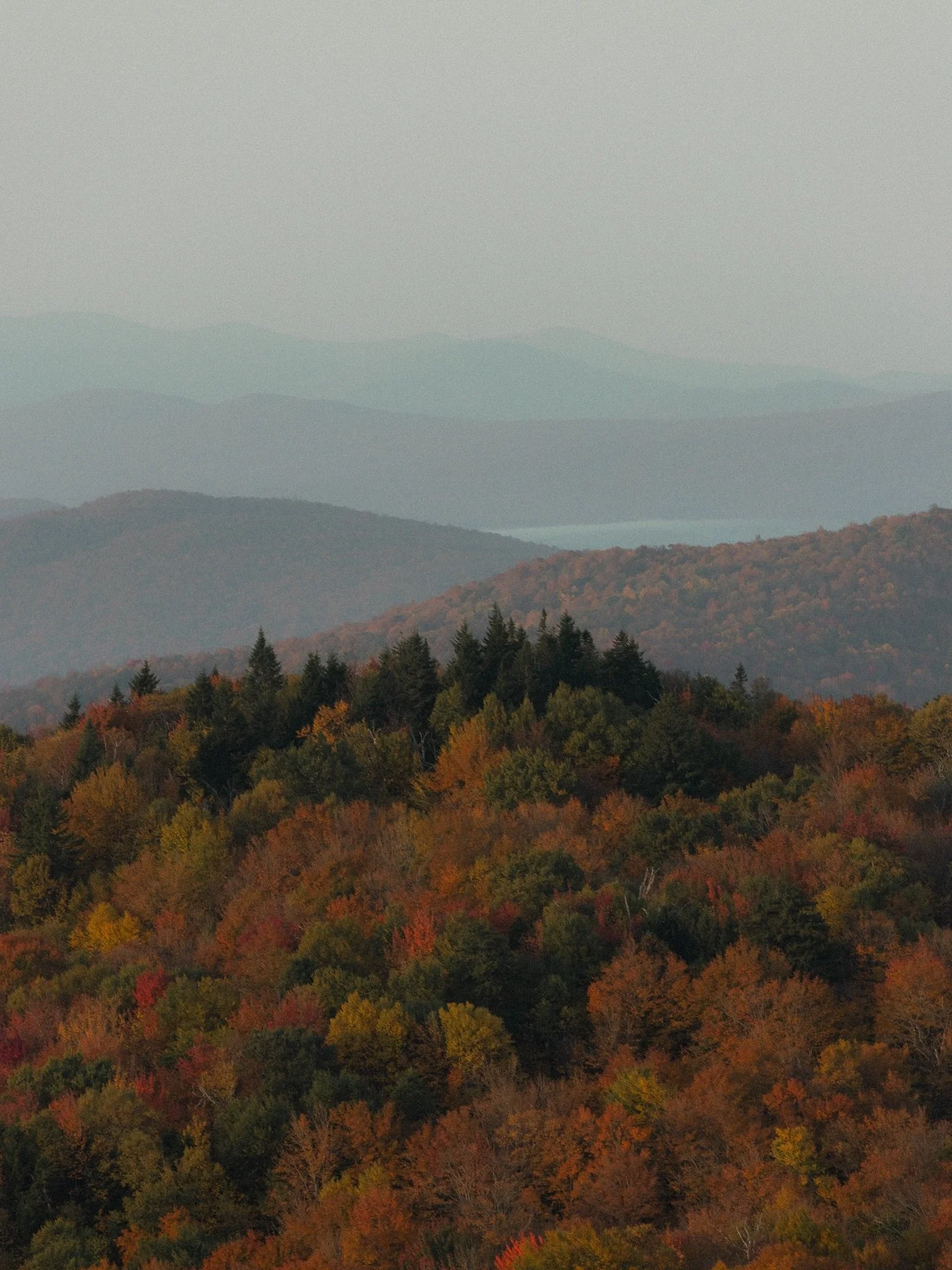 Breakfast tastes muchhh better on top of a mountain&nbsp;☕️🌅🍳

#tourismequebec&nbsp;#explorecanada&nbsp;#parcscanada&nbsp;#explorequebec