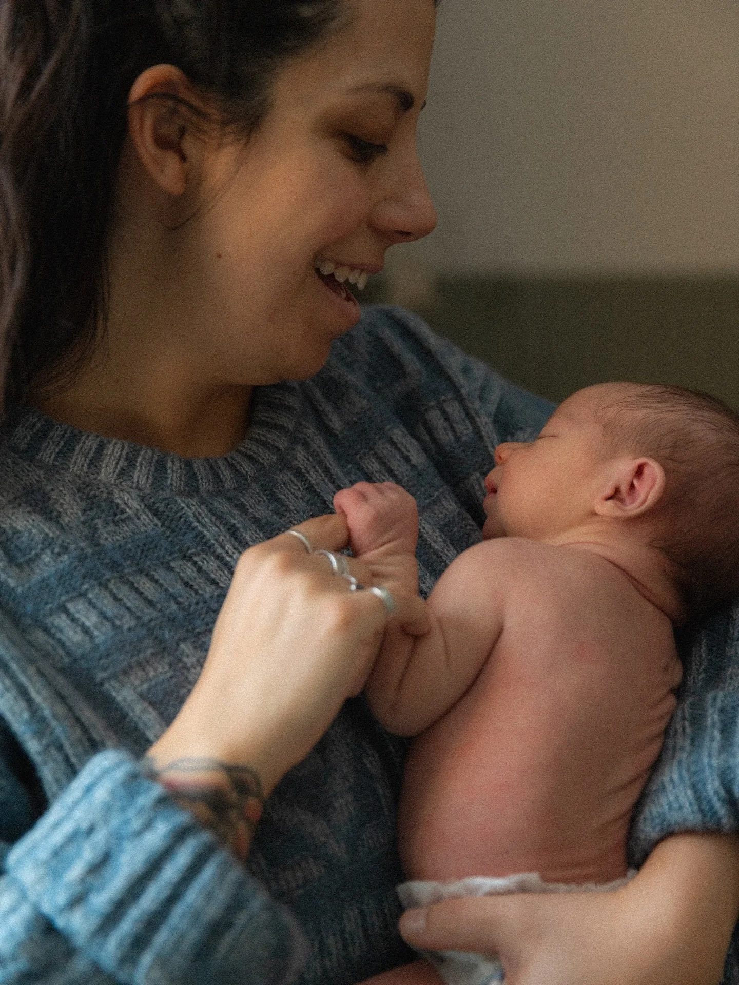 Three weeks of you 🌞🩵

Three weeks of discovering your little expressions, your sleepy stretches, the way you melt into us. Three weeks of wanting to remember every tiny detail.

Skin to skin, slow days, and soaking up every moment of you. These ar