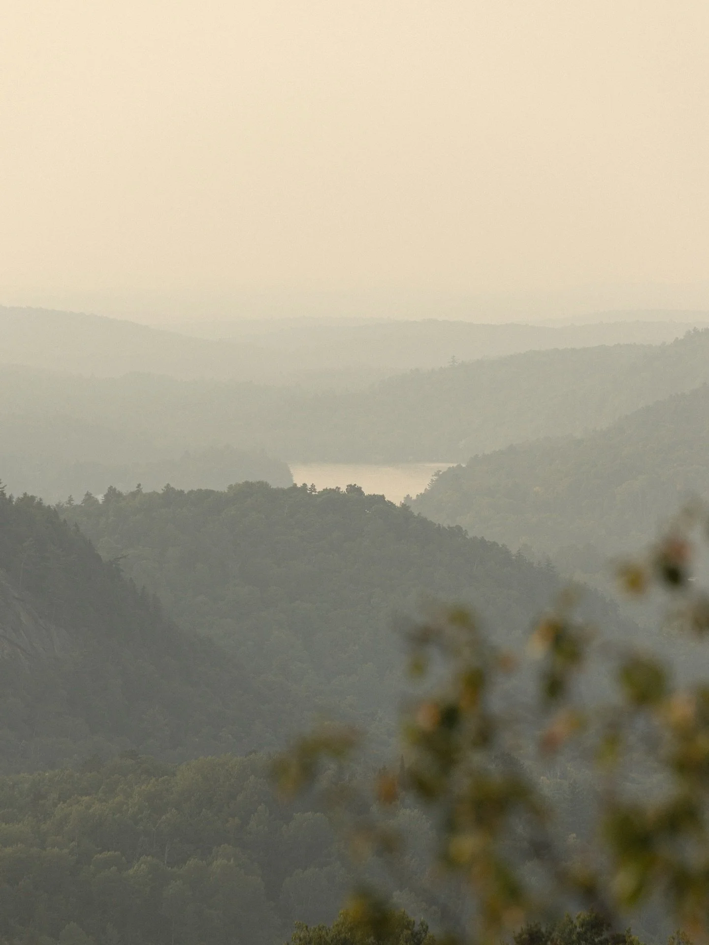 Des p&rsquo;tits bouts d&rsquo;&eacute;t&eacute; 🎞️ &Agrave; quelques semaines de retrouver les montagnes et les couchers 🌞 Avec un petit aventurier de plus cette fois! H&acirc;te h&acirc;te h&acirc;te de lui faire d&eacute;couvrir &ccedil;a 🏕️
