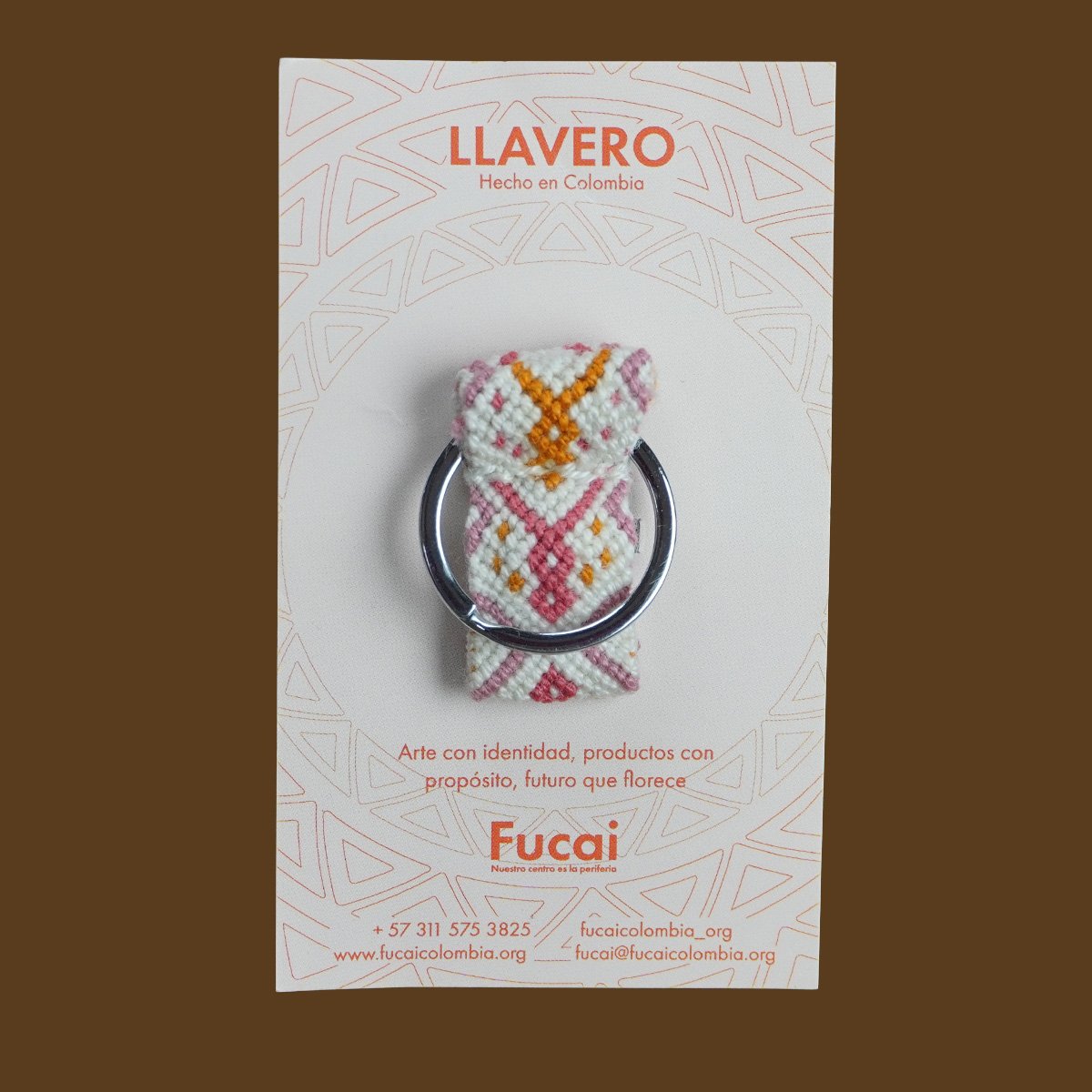 llavero blanco y rosa 3.jpg