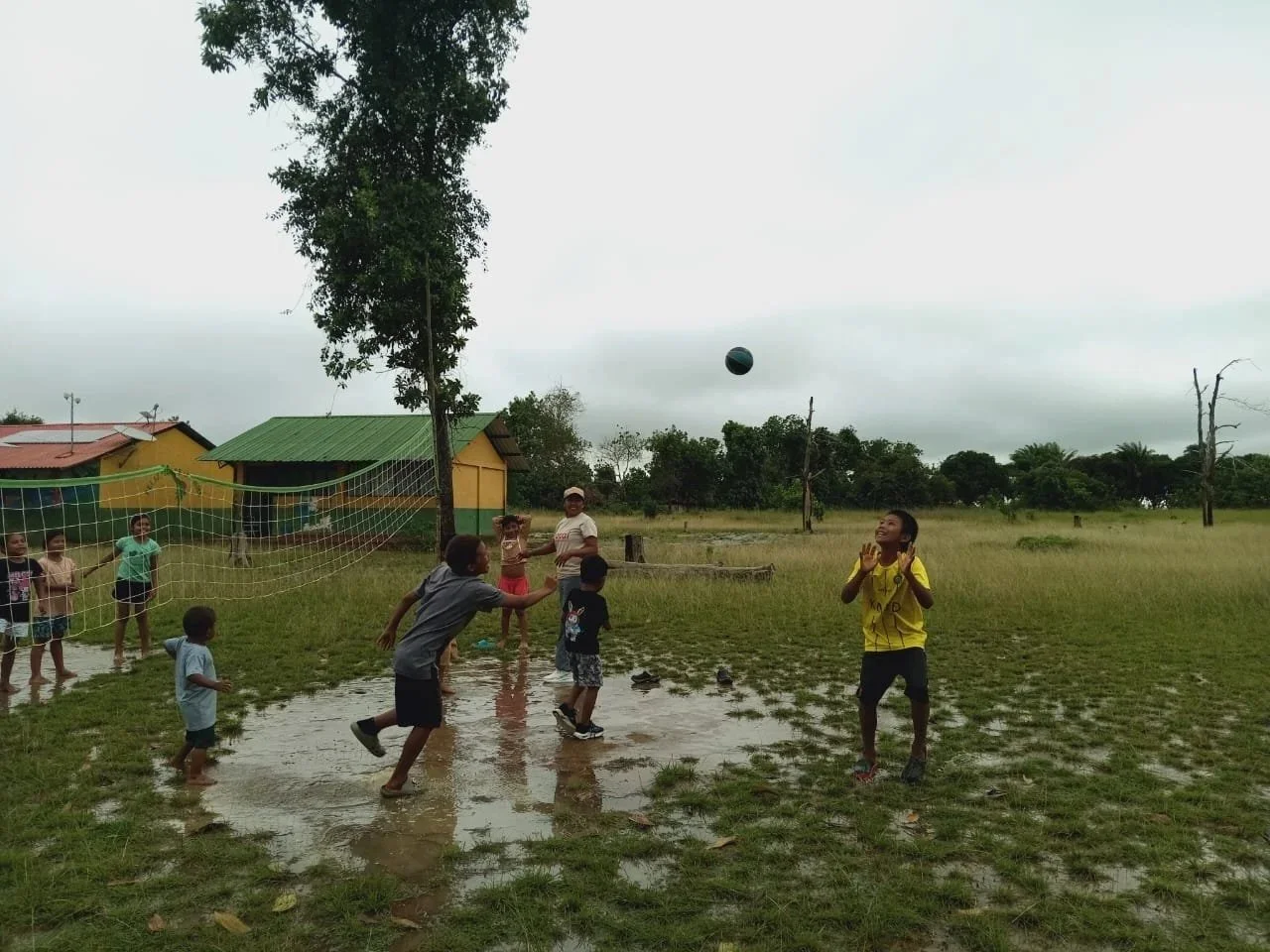 Niños del Amazonas y la Orinoquía: guardianes de la vida en medio de la selva