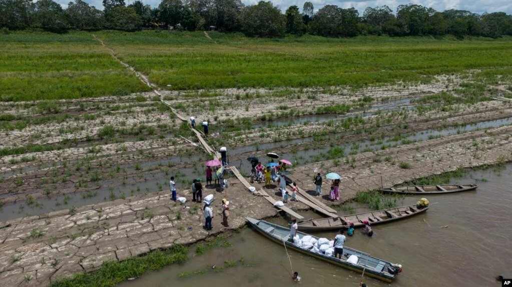 Los que aprendieron a señalar el agua