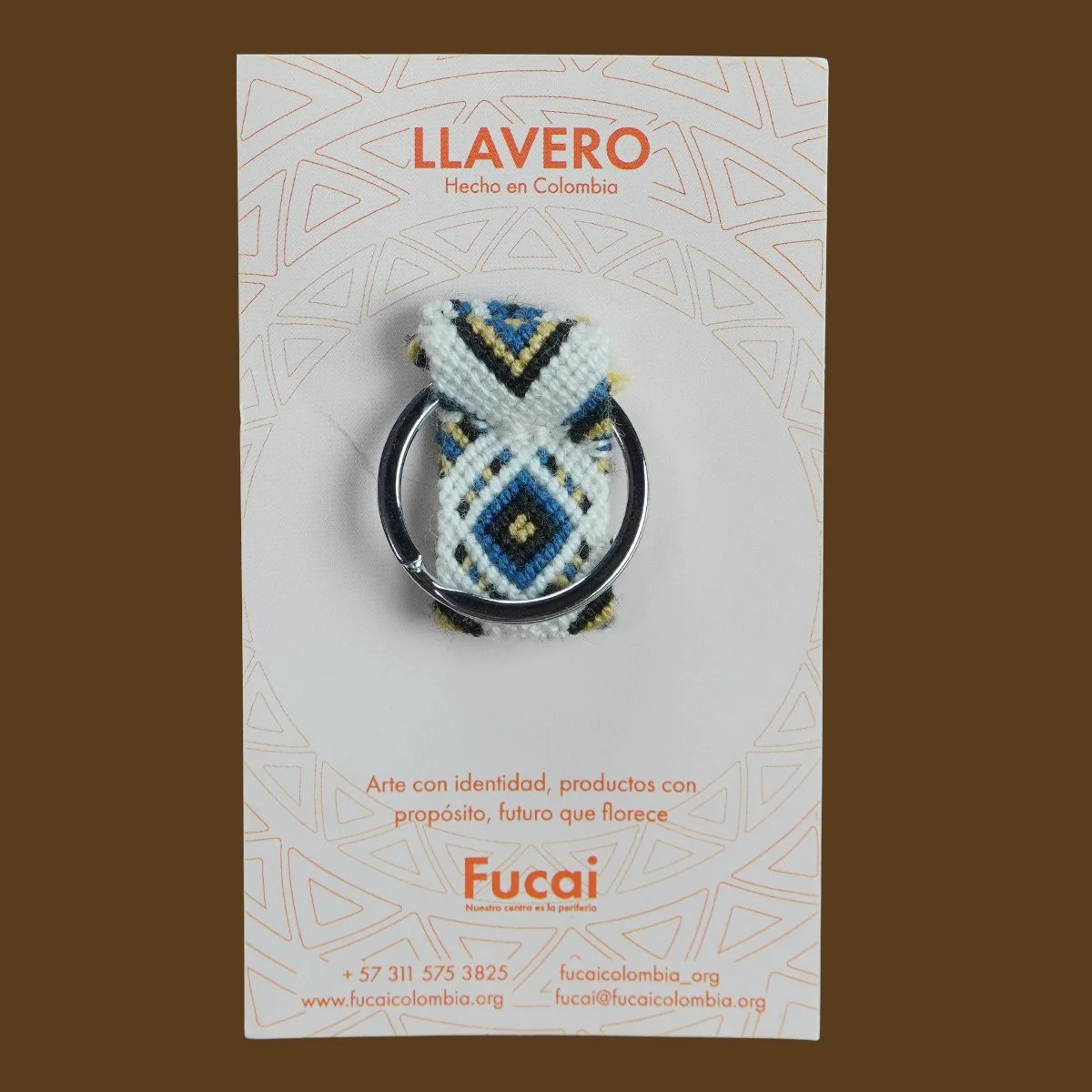 Llavero beige y blanco 3.jpg