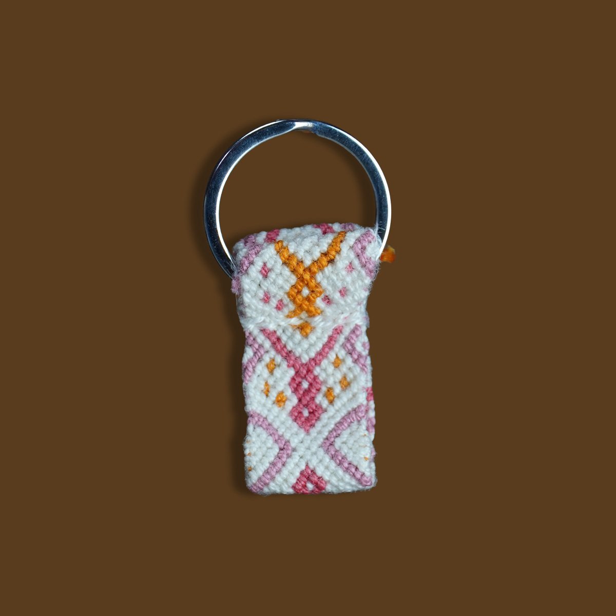 llavero blanco y rosa 2.jpg