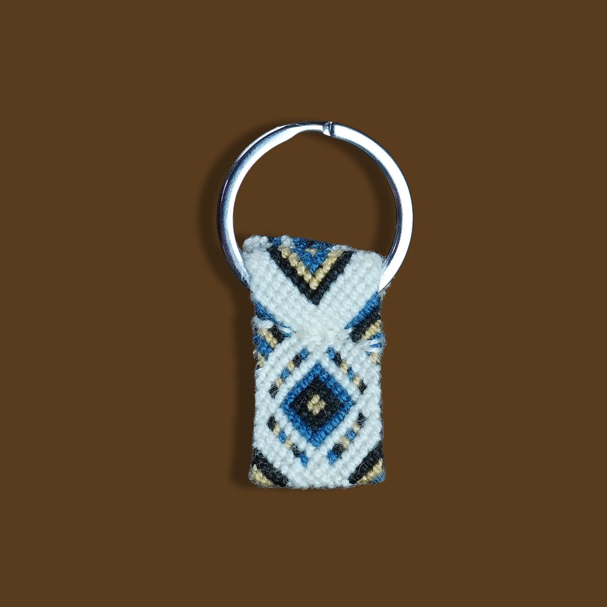 Llavero beige y blanco 2.jpg