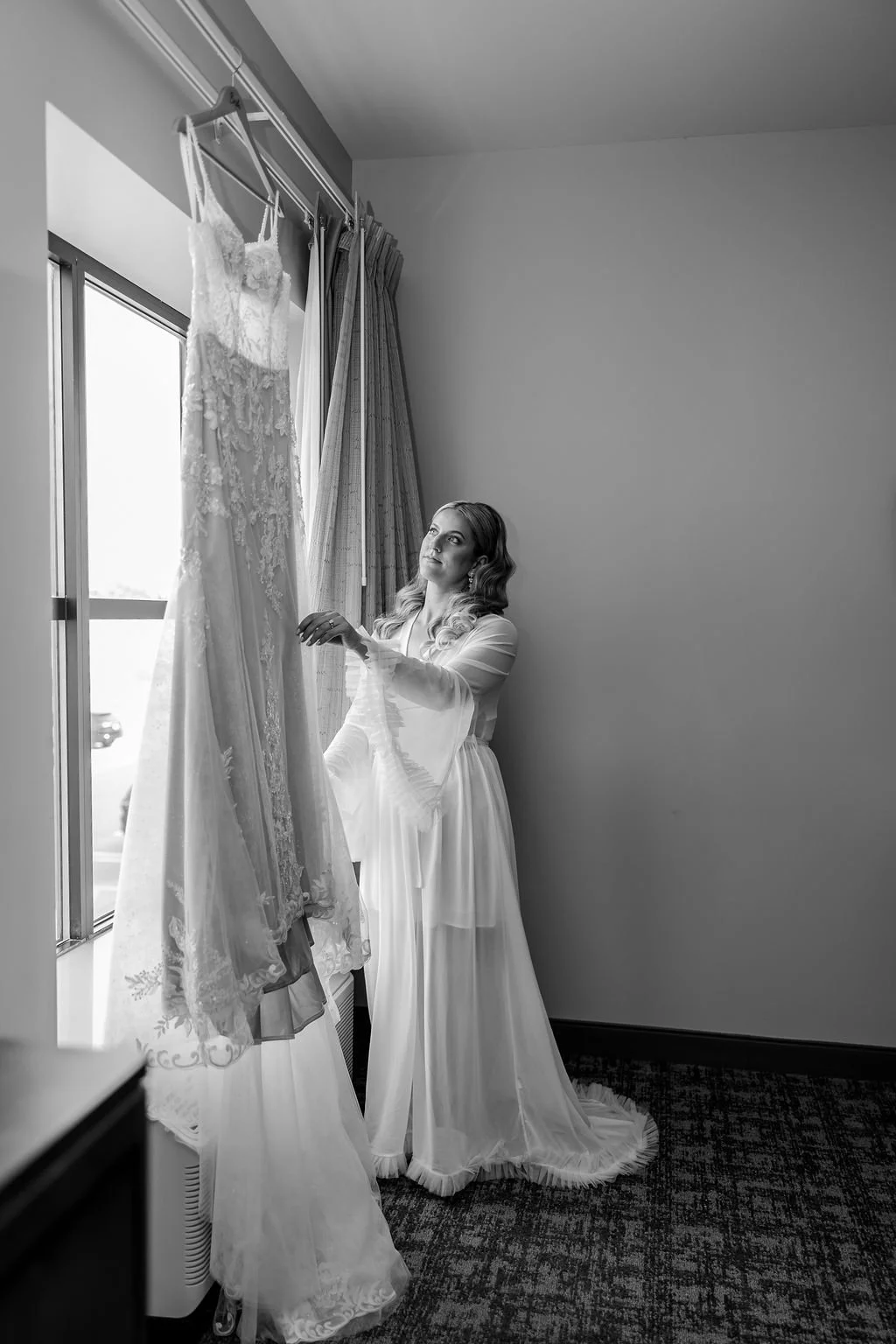 missy-and-blake-meadowbrook-hall-fall-wedding1-18.jpg