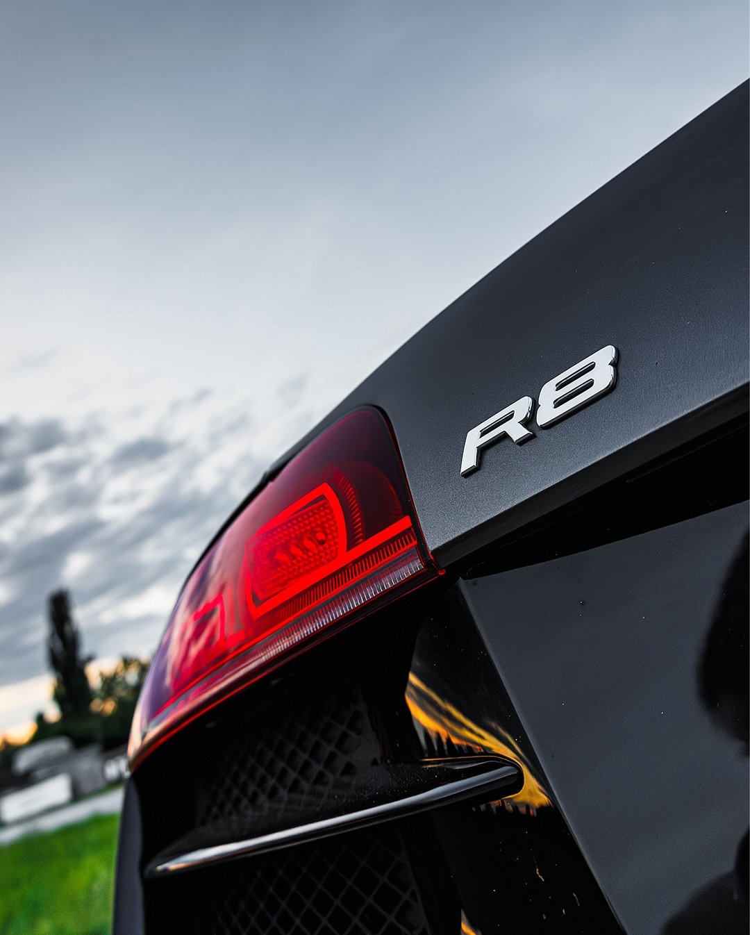 V10 powered R8! Do you think this car will be a future classic? Vote 👇🏻

🚗 @abdijivenar 
📆 @brmgrtn_society 

@audischweiz @audi 

#audi #audiv10 #audir8 #r8 #r8v10 #audiquattro #quattro #audiclub