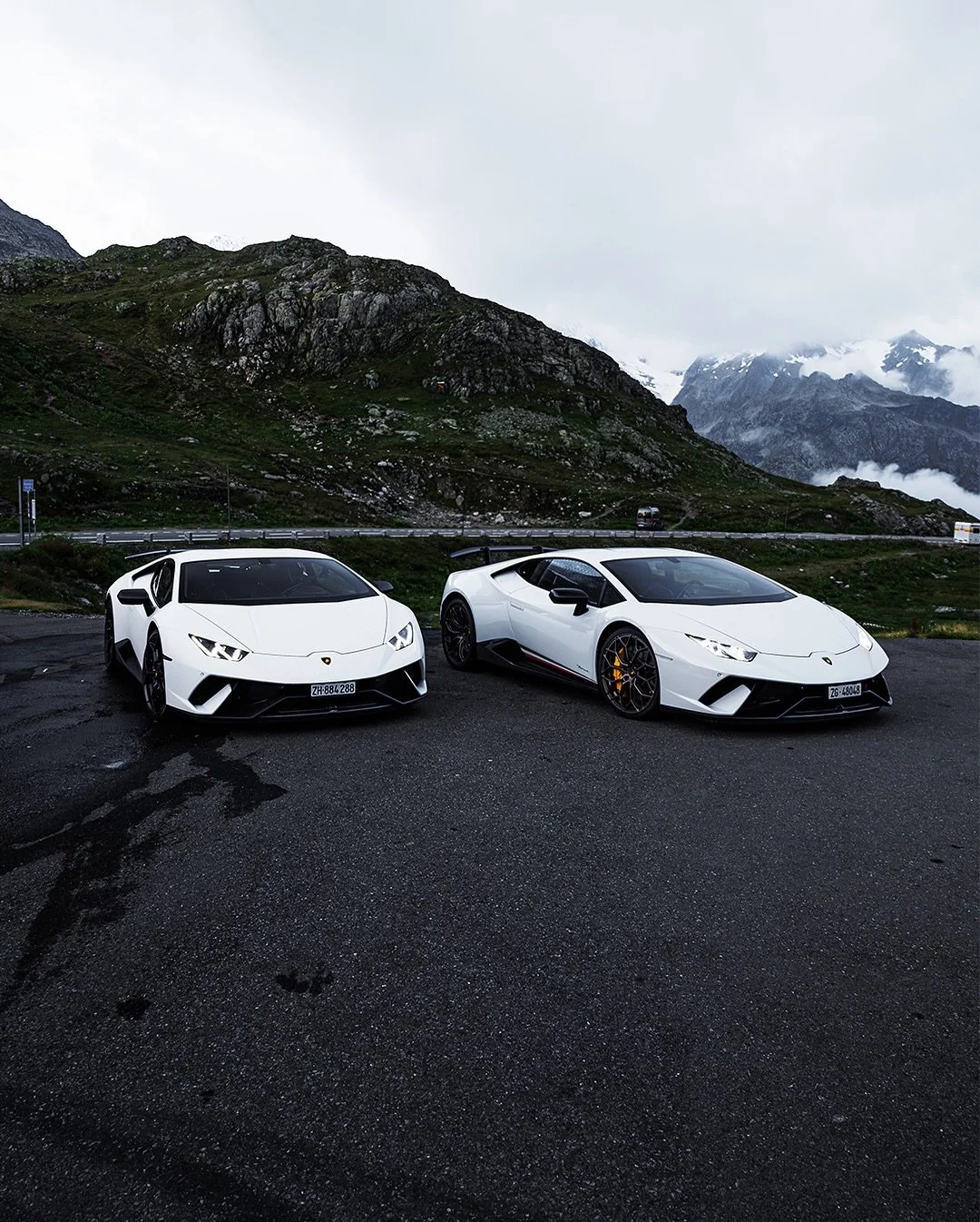 Who would have thought that there would be two angry bulls at dawn in the🇨🇭mountains just absolutely screaming through the tunnel at Sustenpass. Yet here we are. Legends.

🏎️ @bothzrh thommmeeyy

@lamborghini 

#lamborghini #lambo #huracan #V10 #s