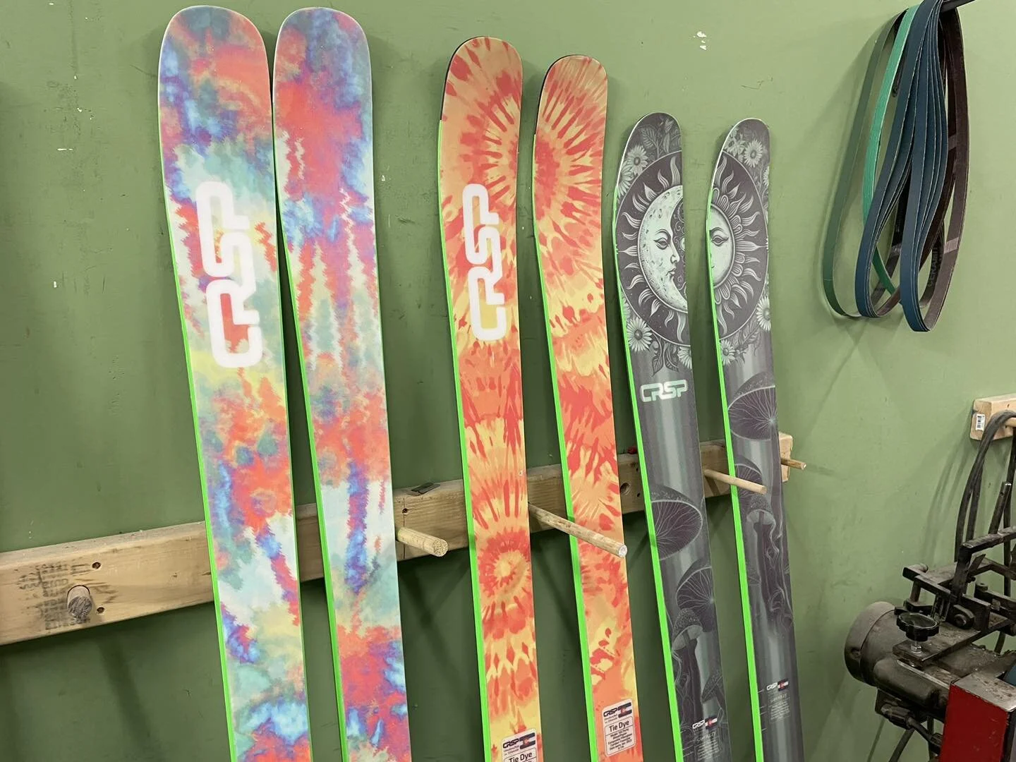 Just putting the finishing touches on these sick skis before wrapping them up. #madeintheusa #customskis #madincolorado #oneofakind
