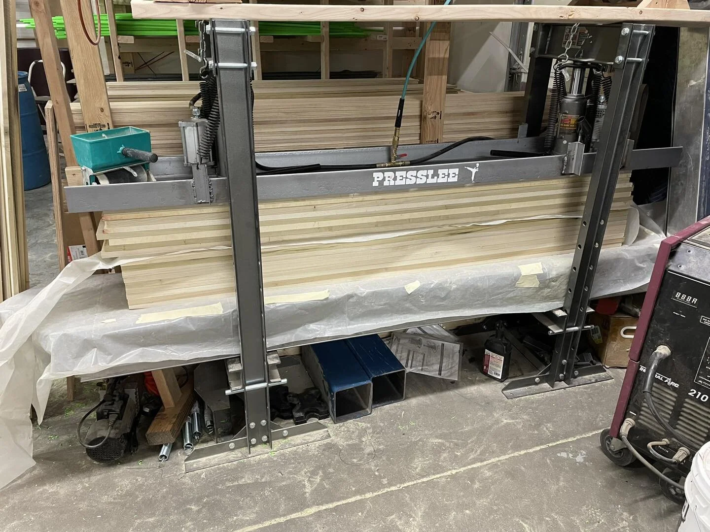 Press Lee kicking up some more wicked fun wood cores with only hand selected locally sourced woods. Making great skis here in the USA not just cheap corporate skis from a small brand name. A lot of companies will sell you finger joined boards that do