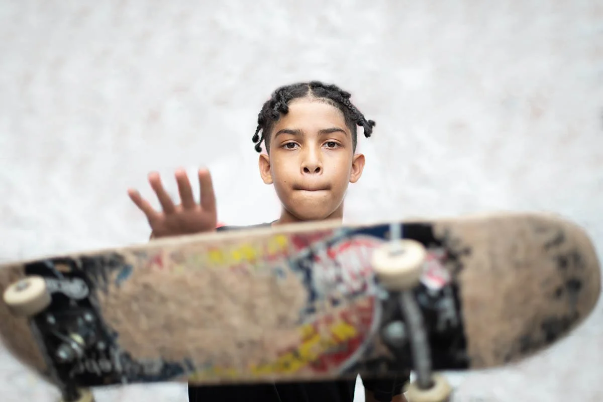 featured-siblings-skateboarding-Iyabo-board.jpg
