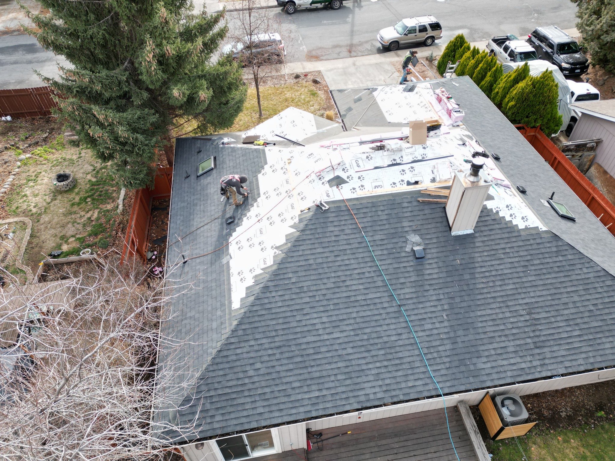 The secret to a stunning roof? A small, dedicated crew! At Greenlee we utilize small, highly skilled crews for installation to ensure that every shingle is laid with precision and care.