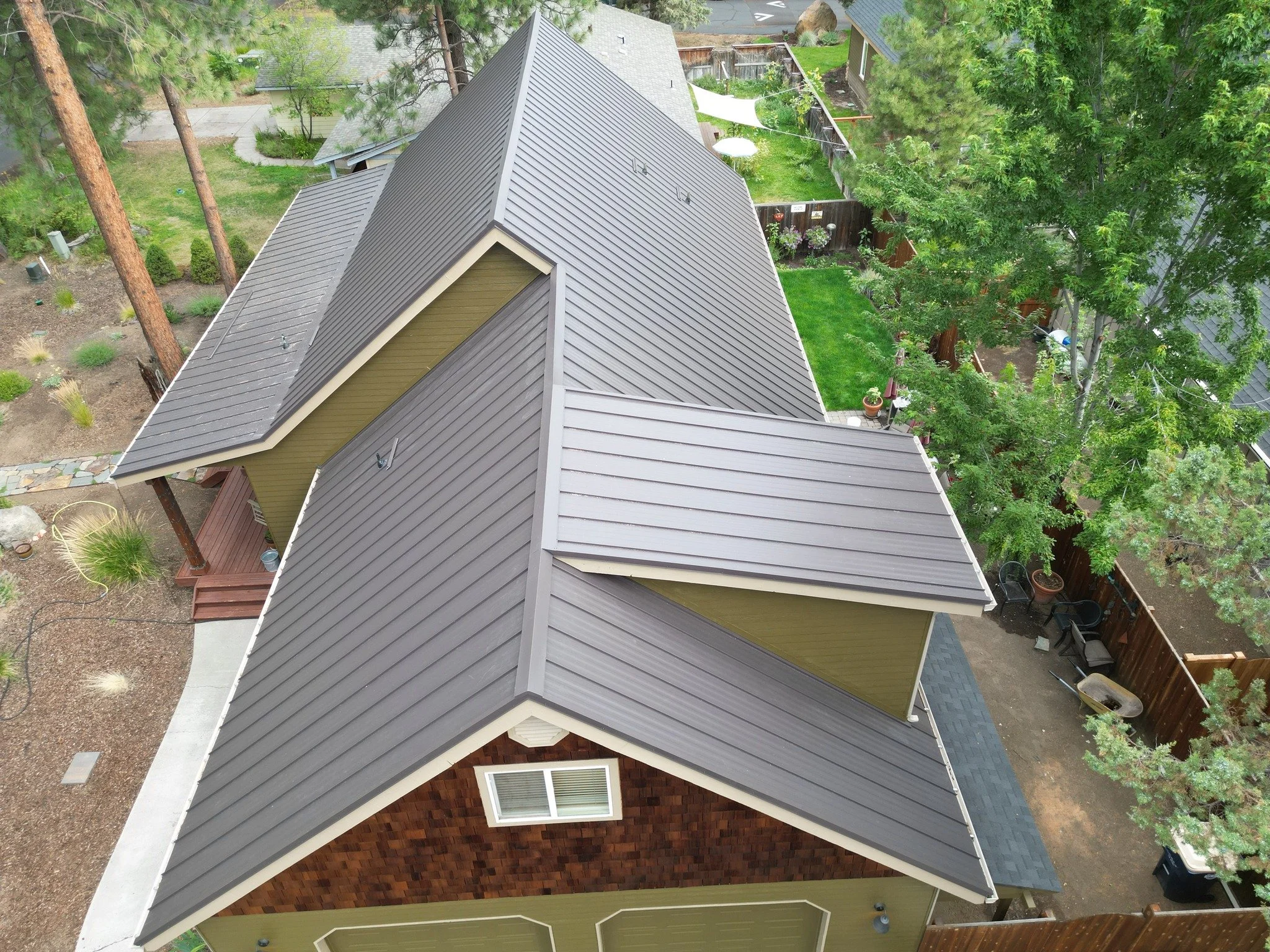 There's something extremely satisfying about the clean lines of a metal roof!