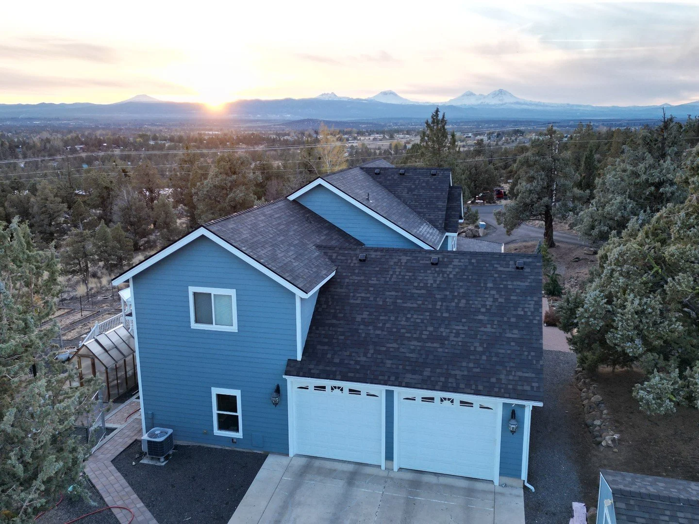 A finished roof should complement the home as a whole. When built with care, it provides lasting protection while supporting the overall design.