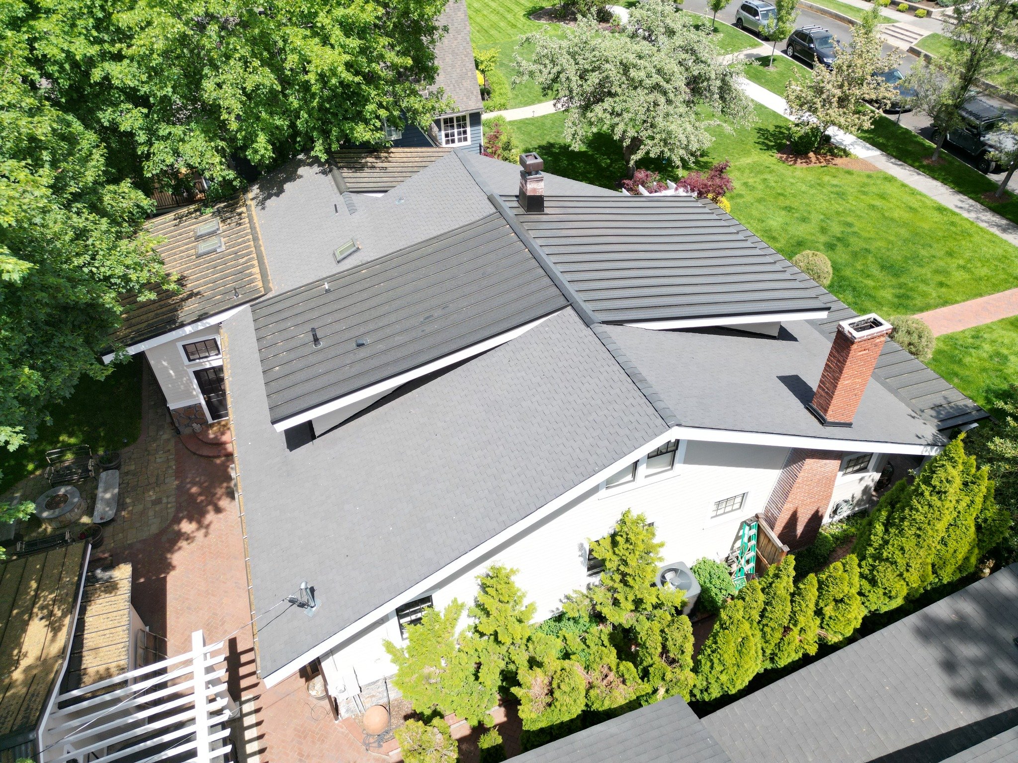 At Greenlee, we believe in quality craftsmanship that you can see. One way we achieve this is by having small crews install your shingles. Smaller crews means less chances for miscommunication or for something to be missed or overlooked. Our expert i