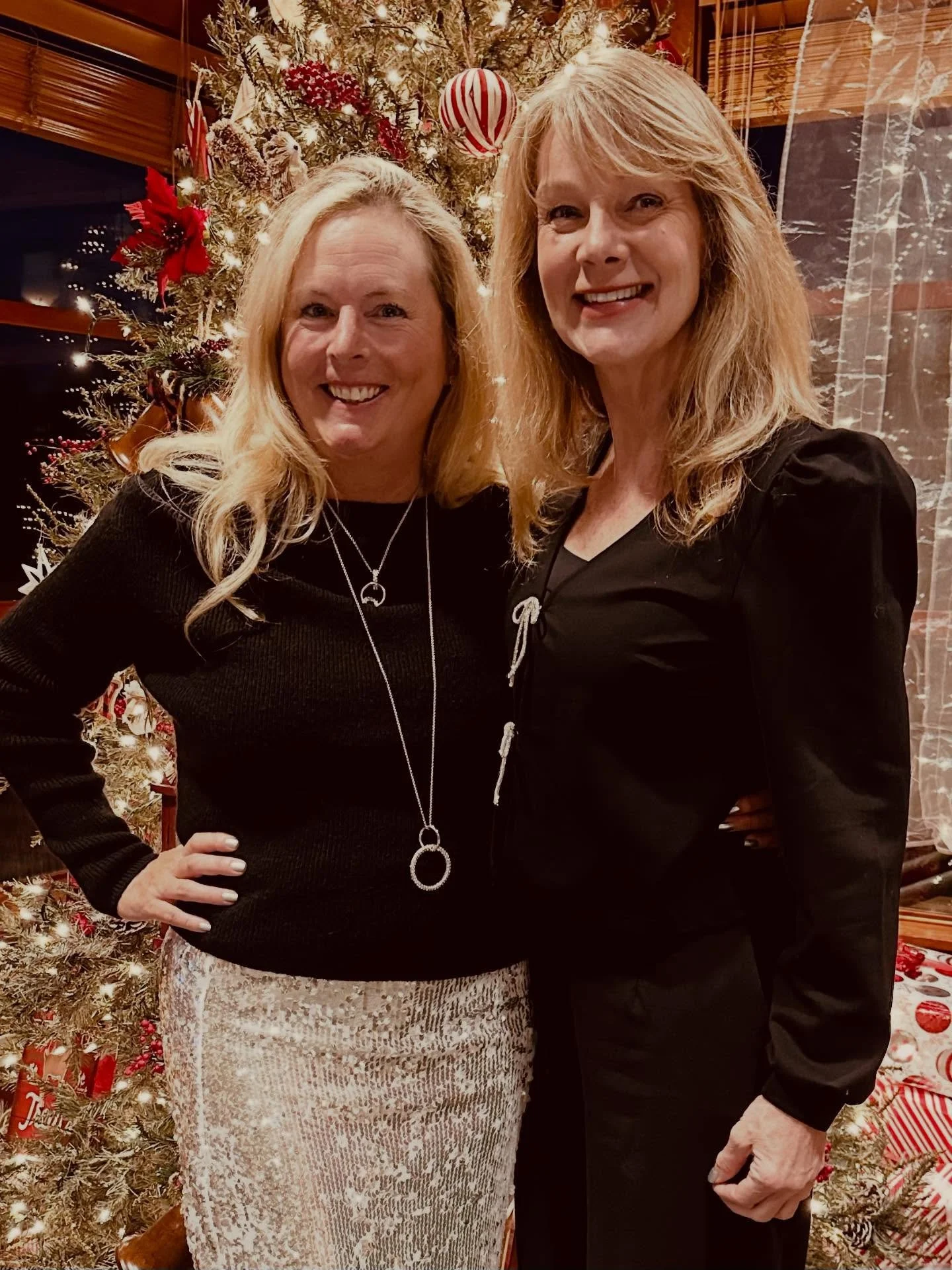 Merry Christmas from @taylorteamwa 🎄💫🎅

@heathertaylor.pnw_realtor 
@sterling_roe 
@karen_durham_pnw_homes 
@skeelbrown