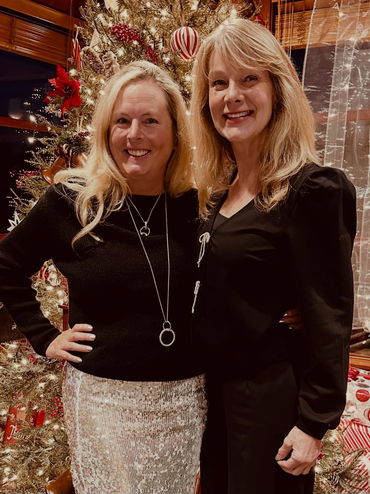 Merry Christmas from @taylorteamwa 🎄💫🎅

@heathertaylor.pnw_realtor 
@sterling_roe 
@karen_durham_pnw_homes 
@skeelbrown